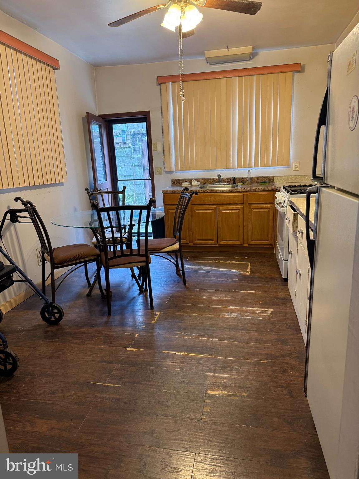 2221 S CARLISLE STREET