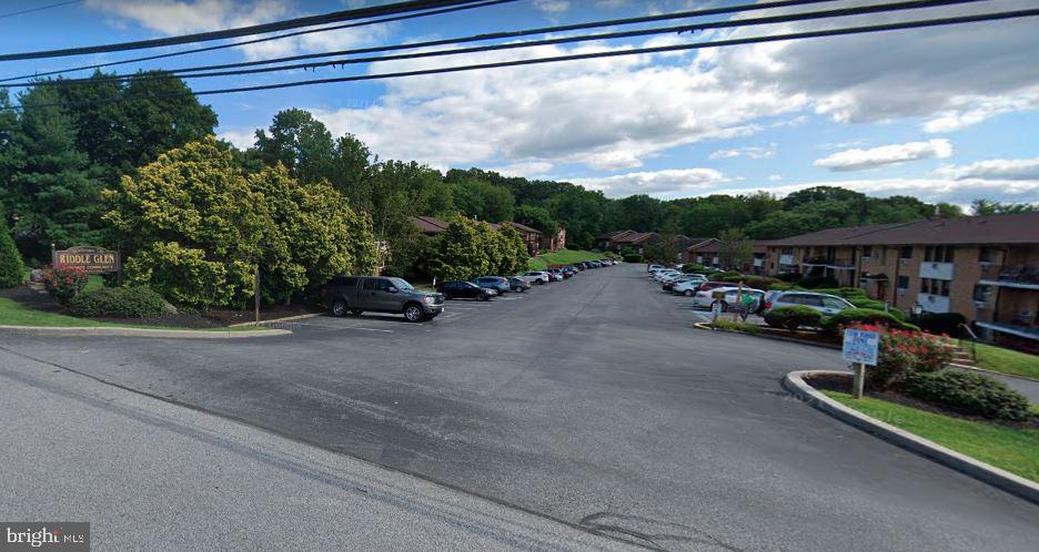 Amazing Condo in Media. This unit is tucked away in the back of the Community for beautiful wooded & private views, Great home for transferee or just starting out! Convenient location to all Major Roads. There are no pets allowed.