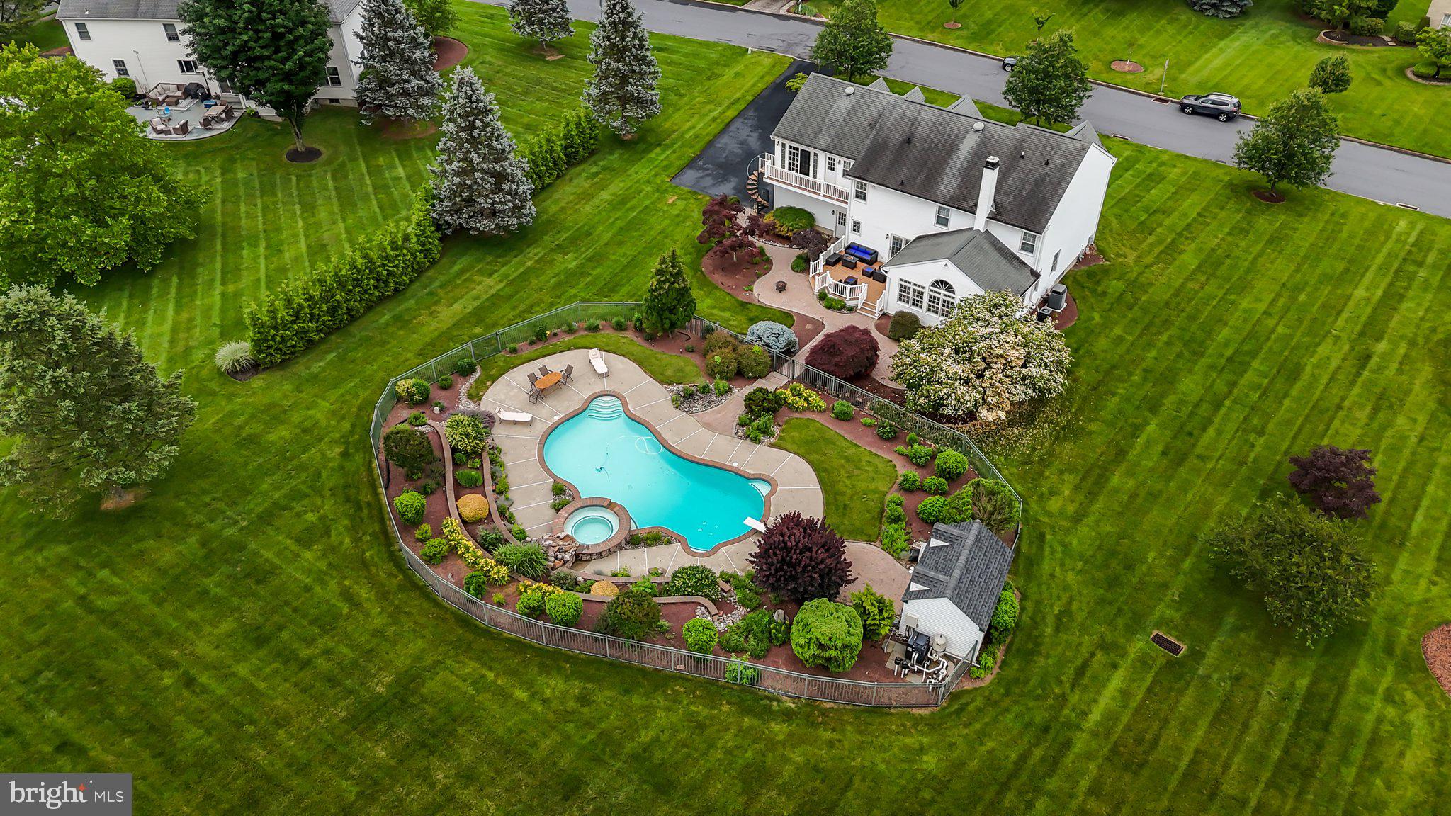 HOLLAND RIDGE - Residential