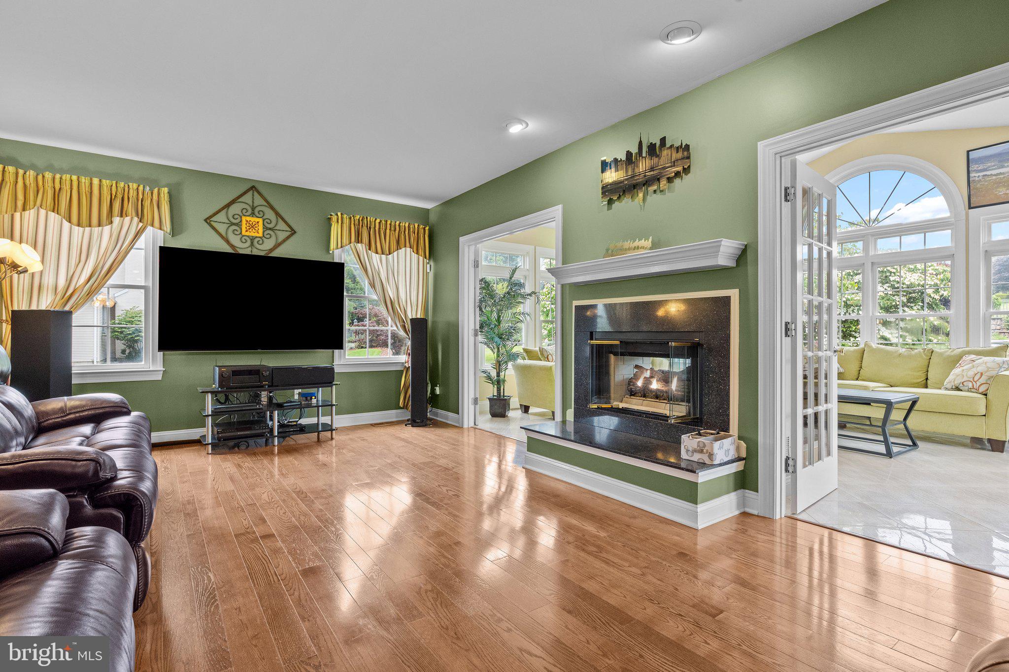 HOLLAND RIDGE - Residential