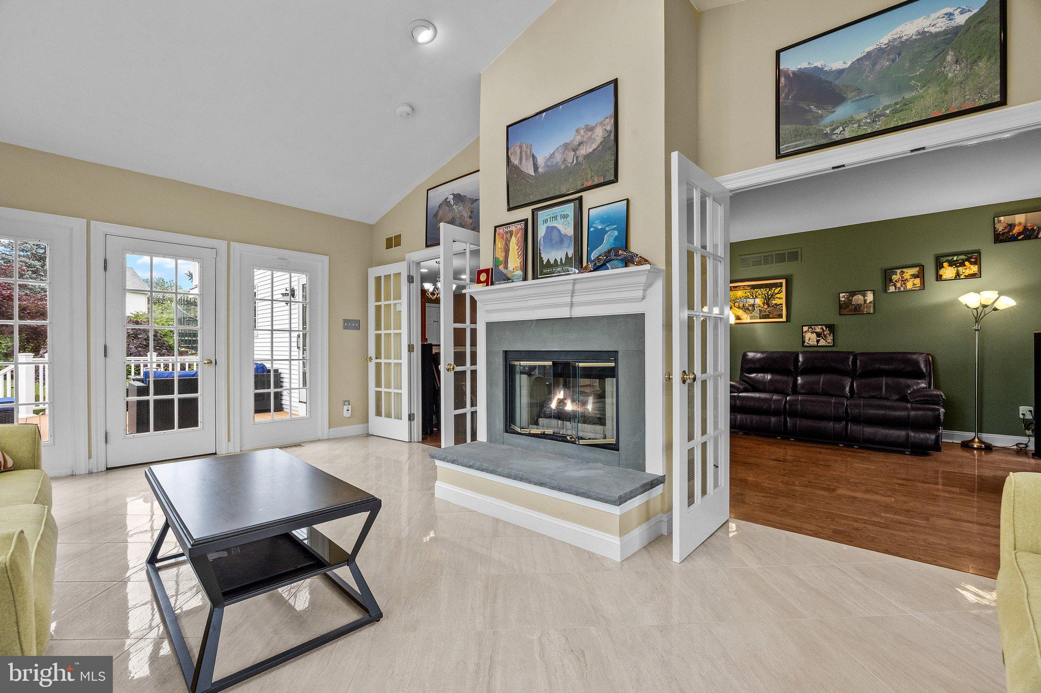 HOLLAND RIDGE - Residential