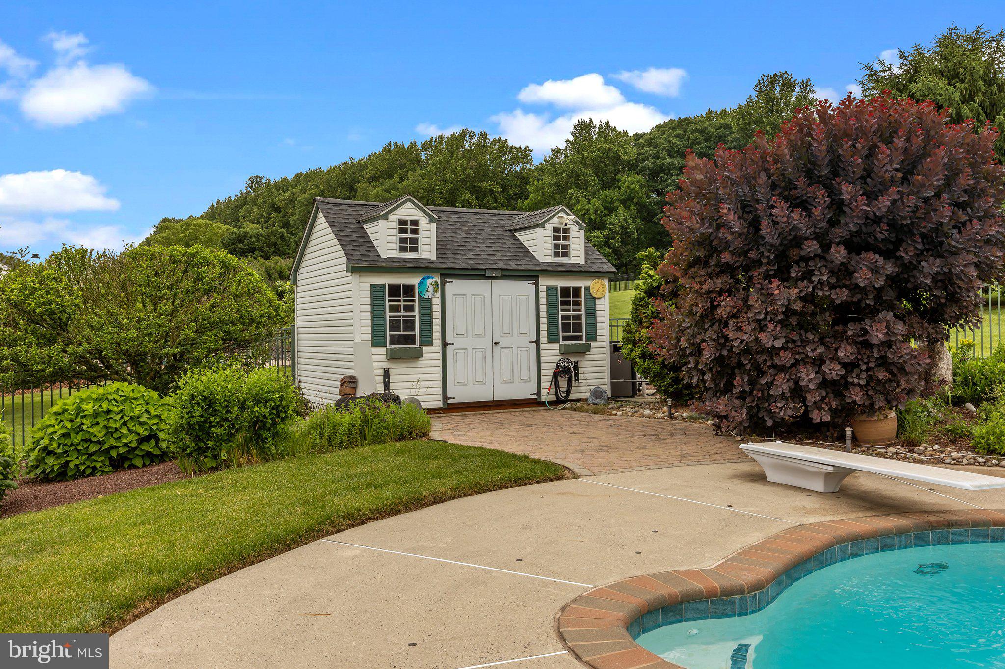 HOLLAND RIDGE - Residential