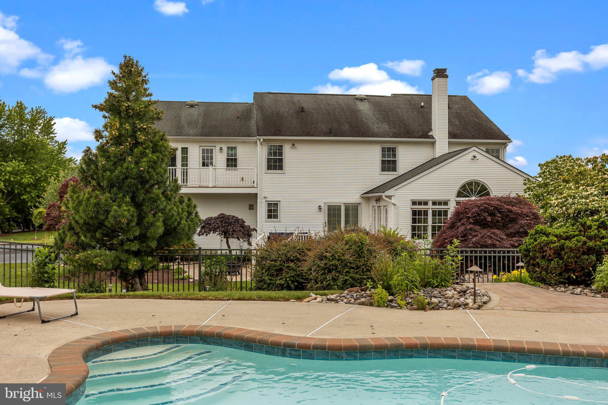 HOLLAND RIDGE - Residential