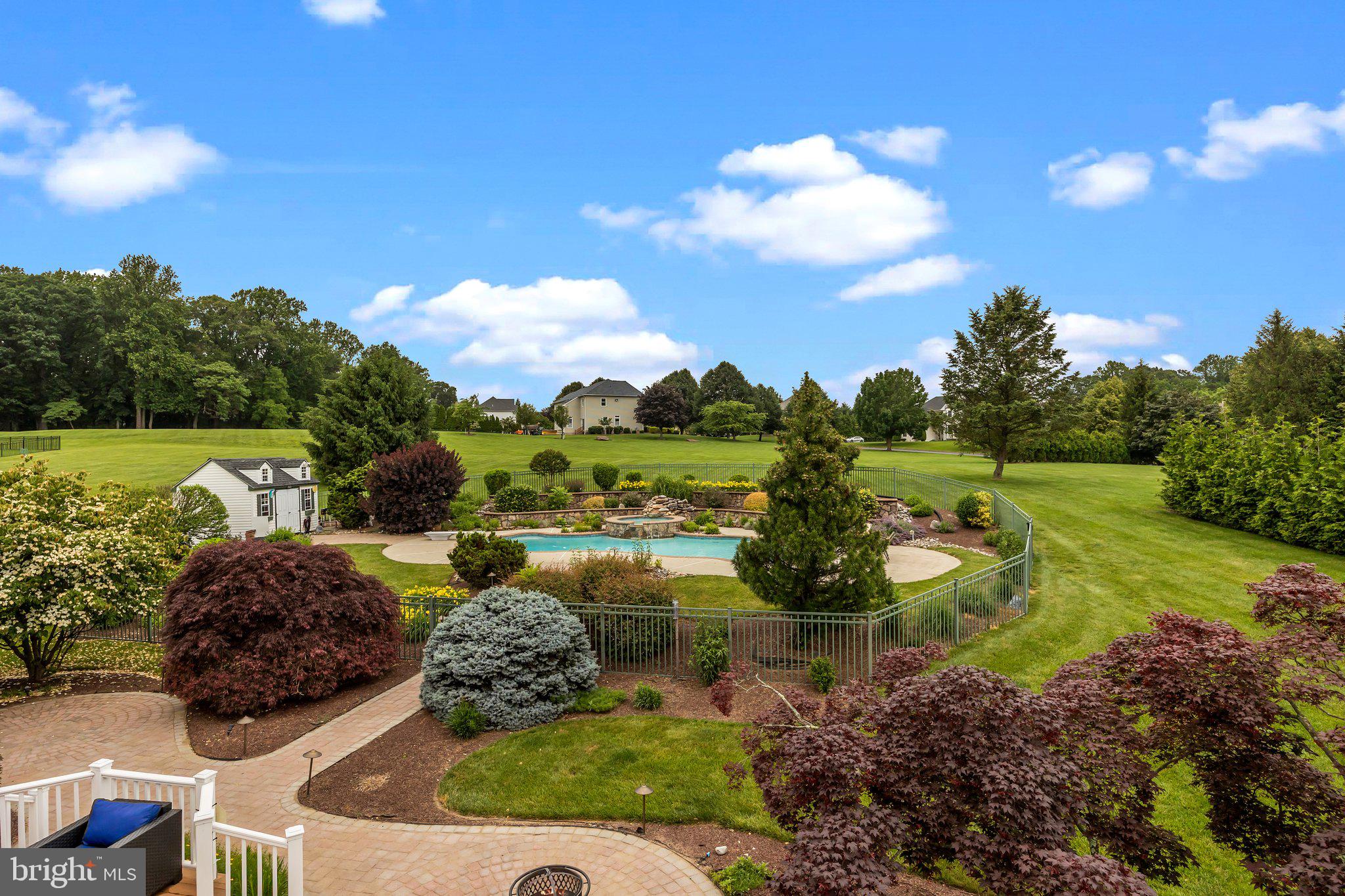 HOLLAND RIDGE - Residential