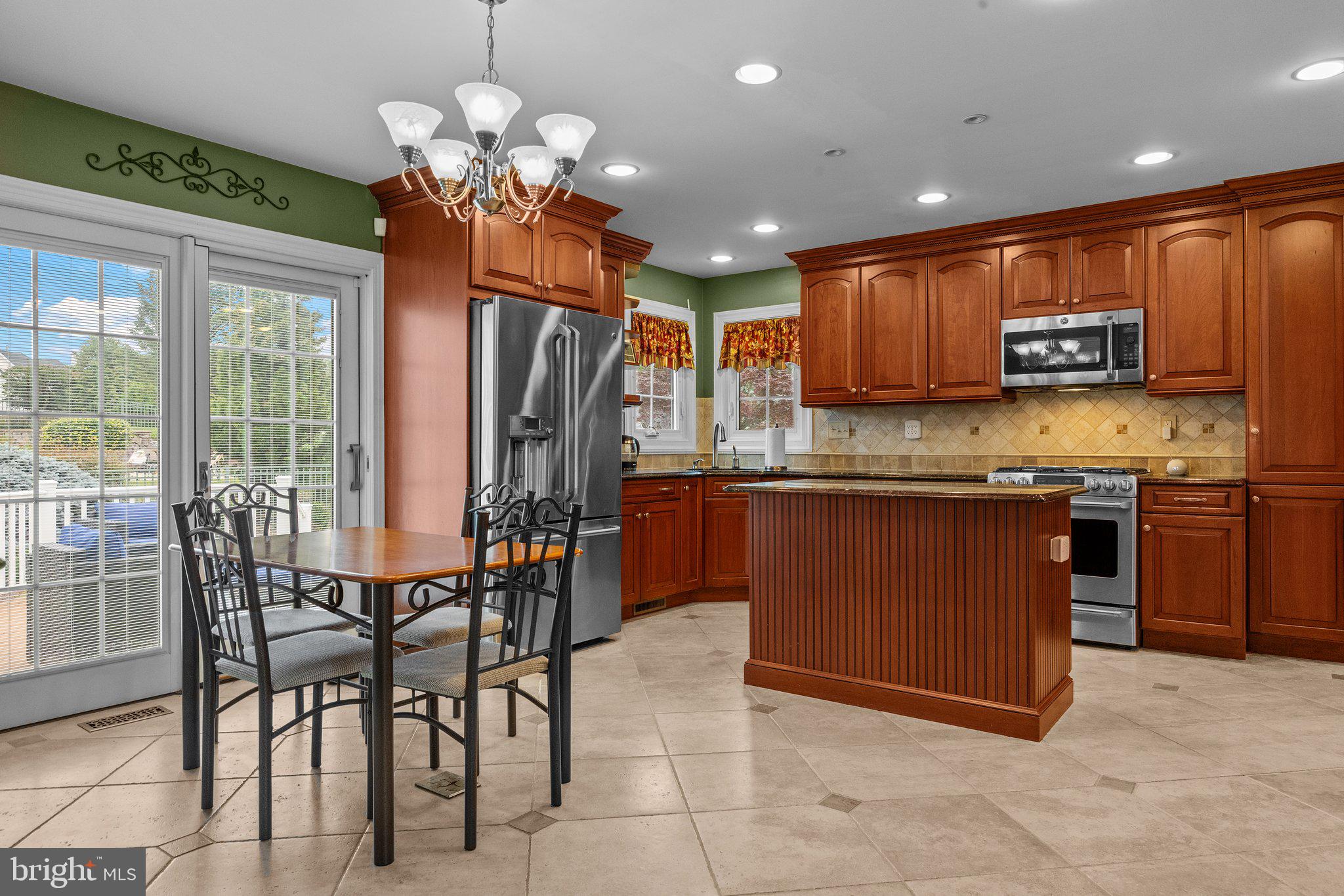 HOLLAND RIDGE - Residential