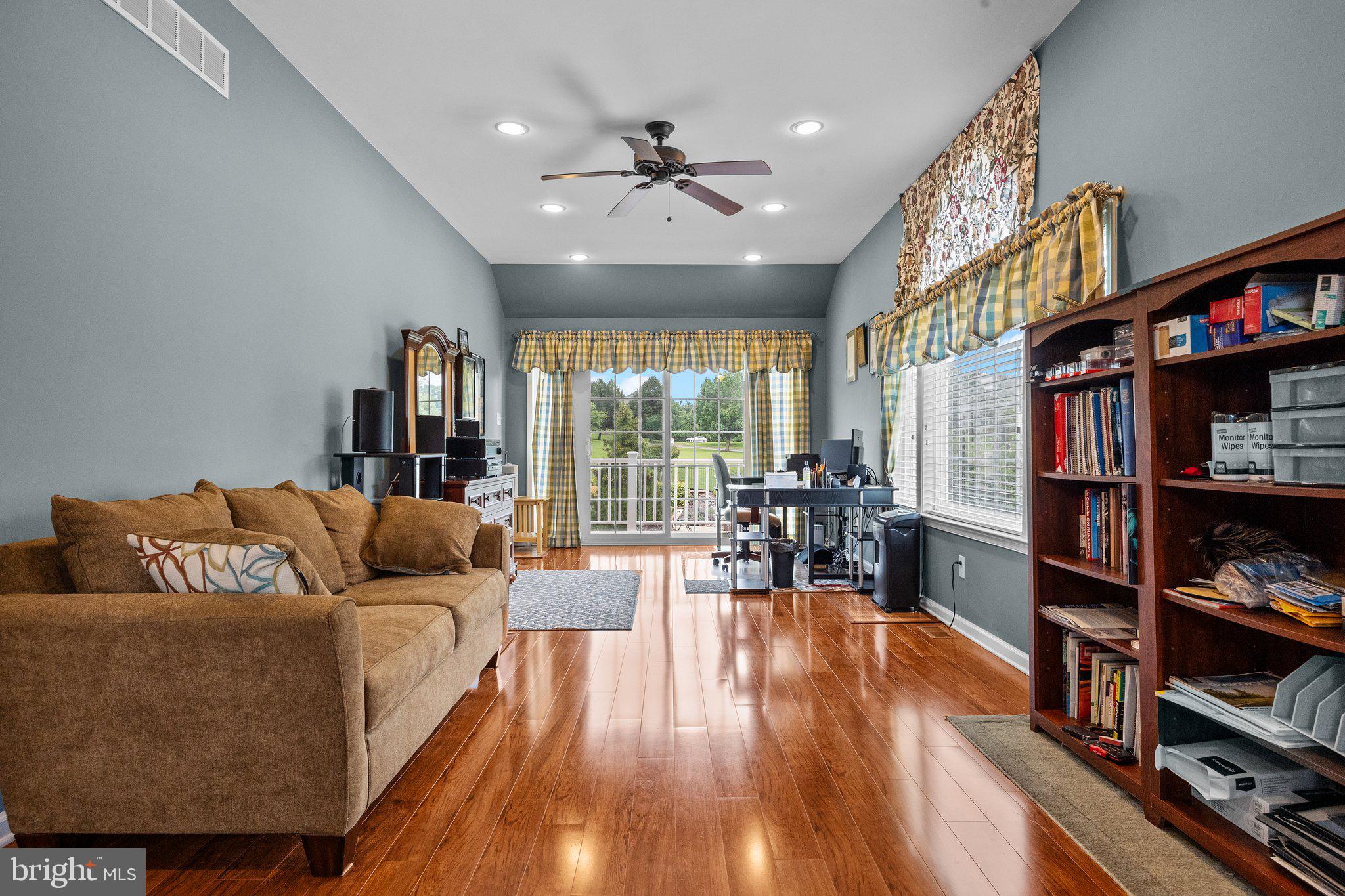 HOLLAND RIDGE - Residential