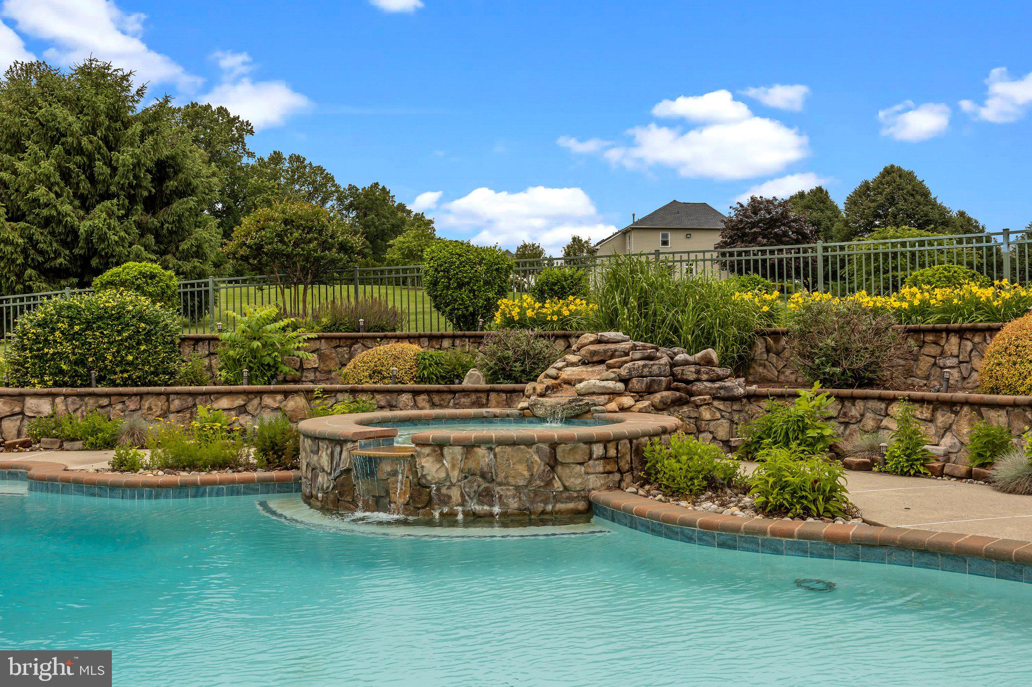 HOLLAND RIDGE - Residential