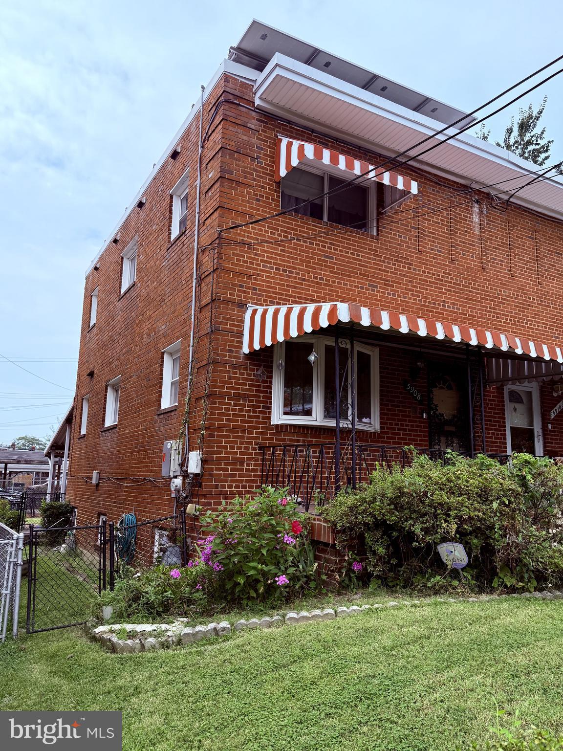 5908 NE 8TH STREET NE