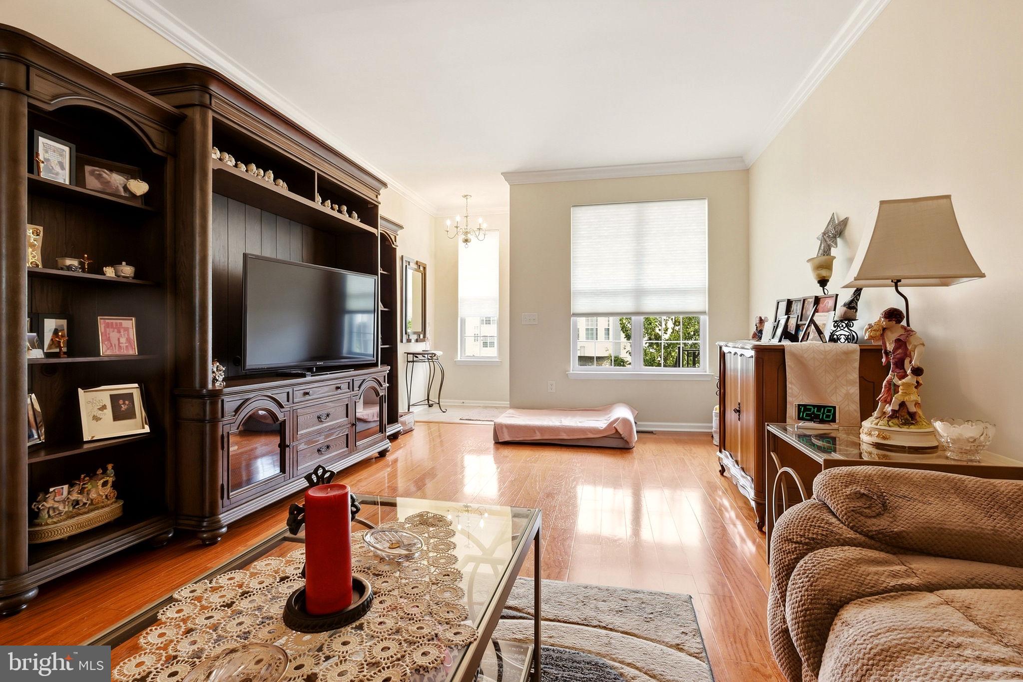 221 HAWTHORNE WAY