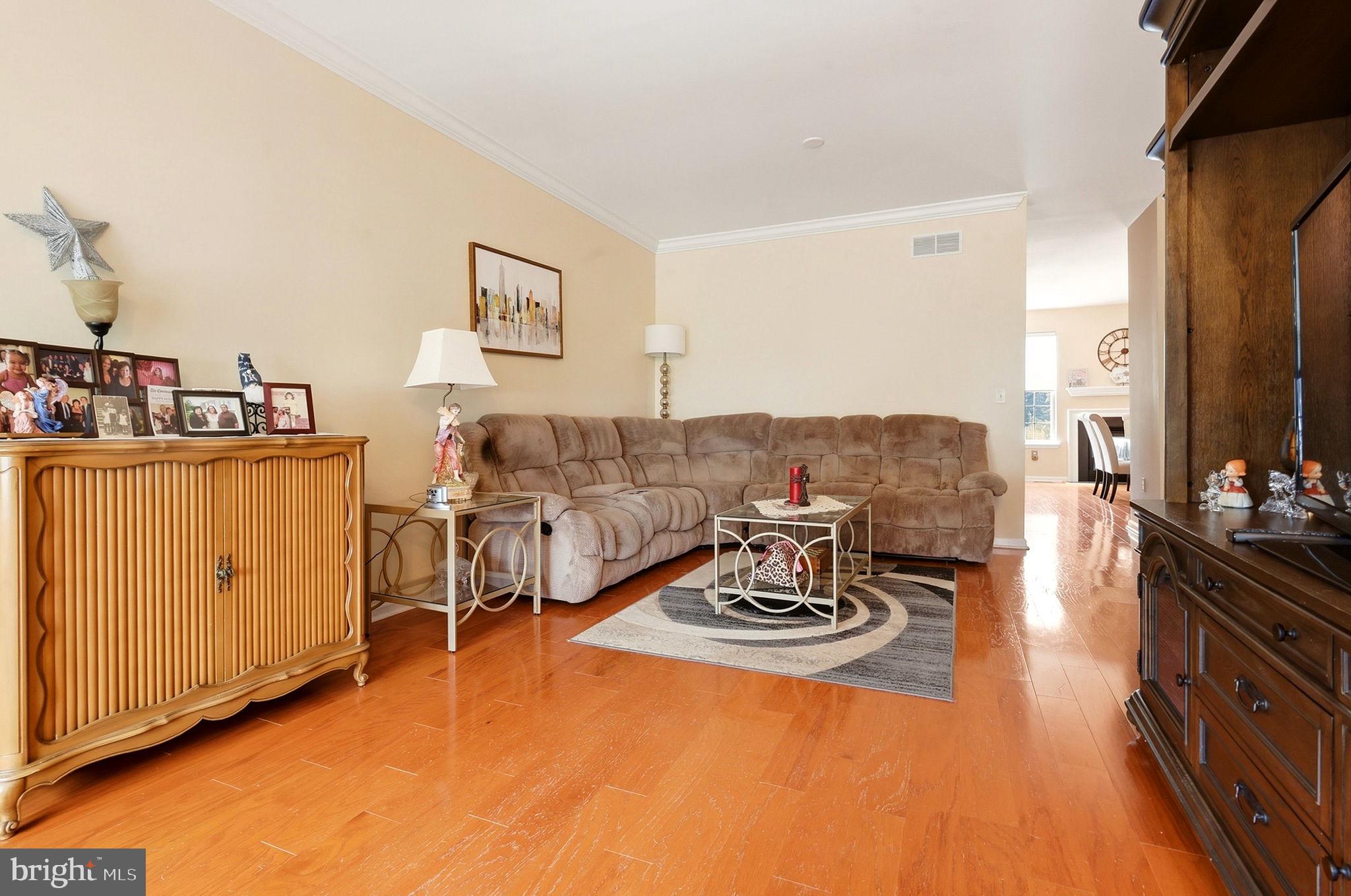221 HAWTHORNE WAY