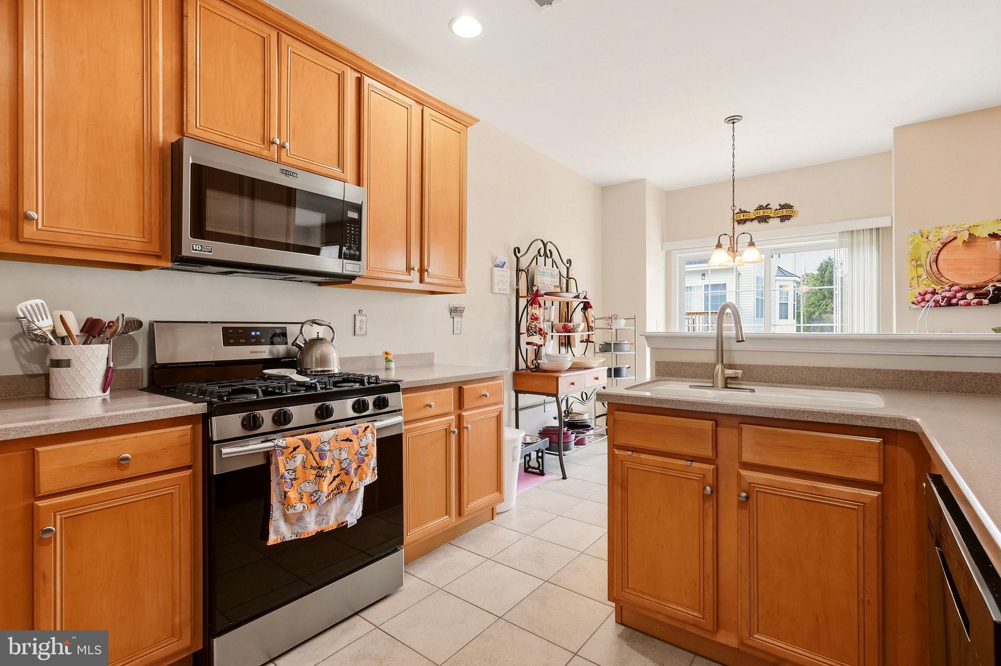 221 HAWTHORNE WAY