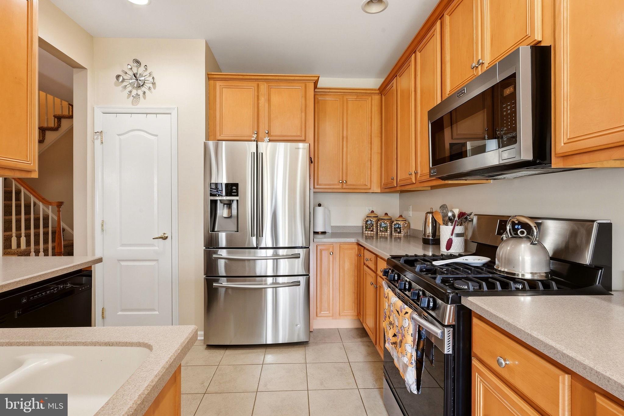 221 HAWTHORNE WAY