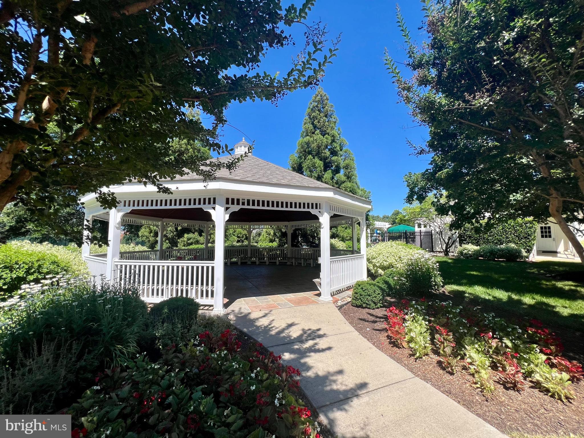 FARMWELL HUNT - Residential