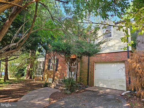 Photo of 8501 Rayburn Road, BETHESDA, MD 20817 (MLS # MDMC2197644)