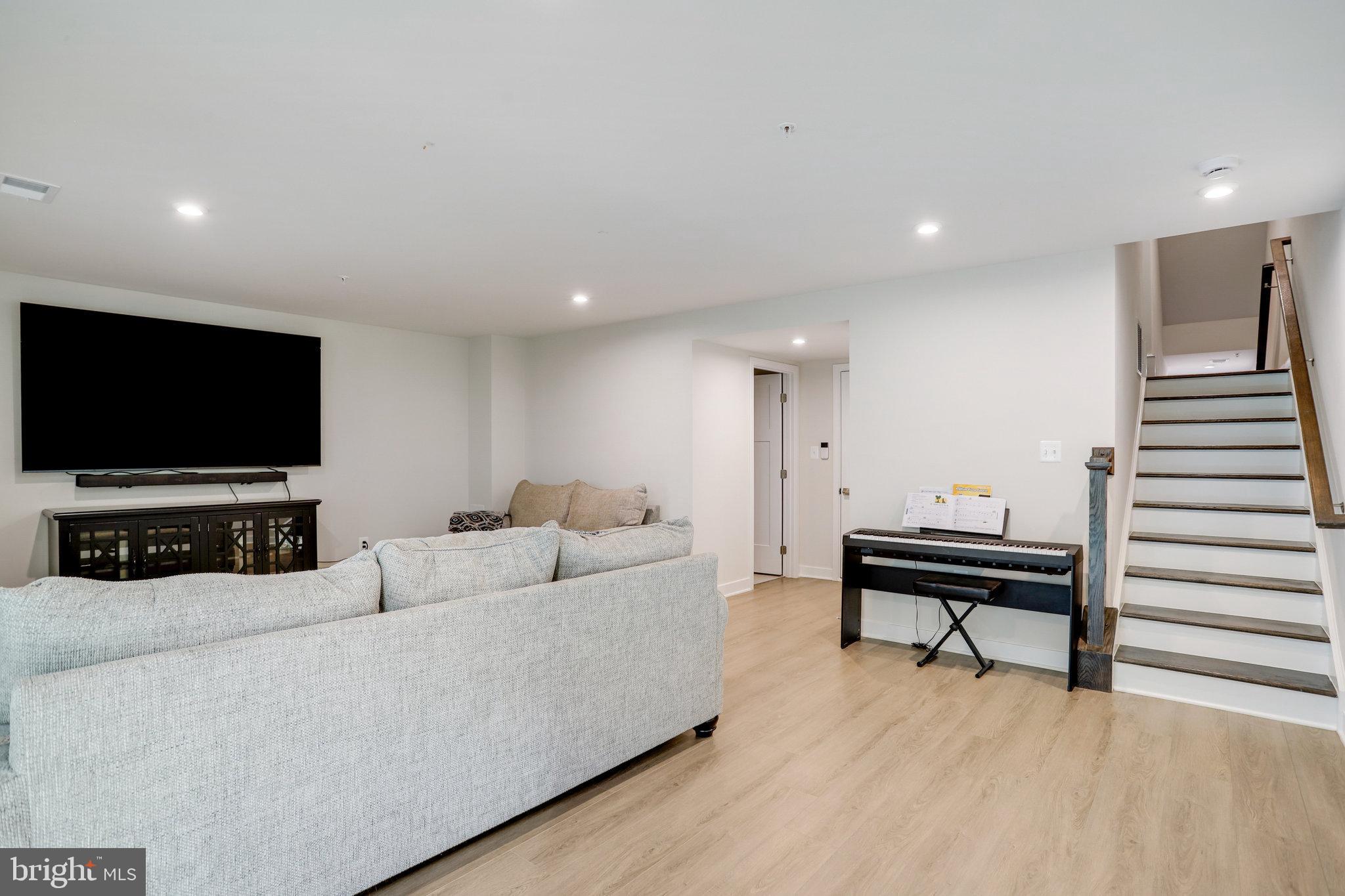 WESTSIDE - Residential