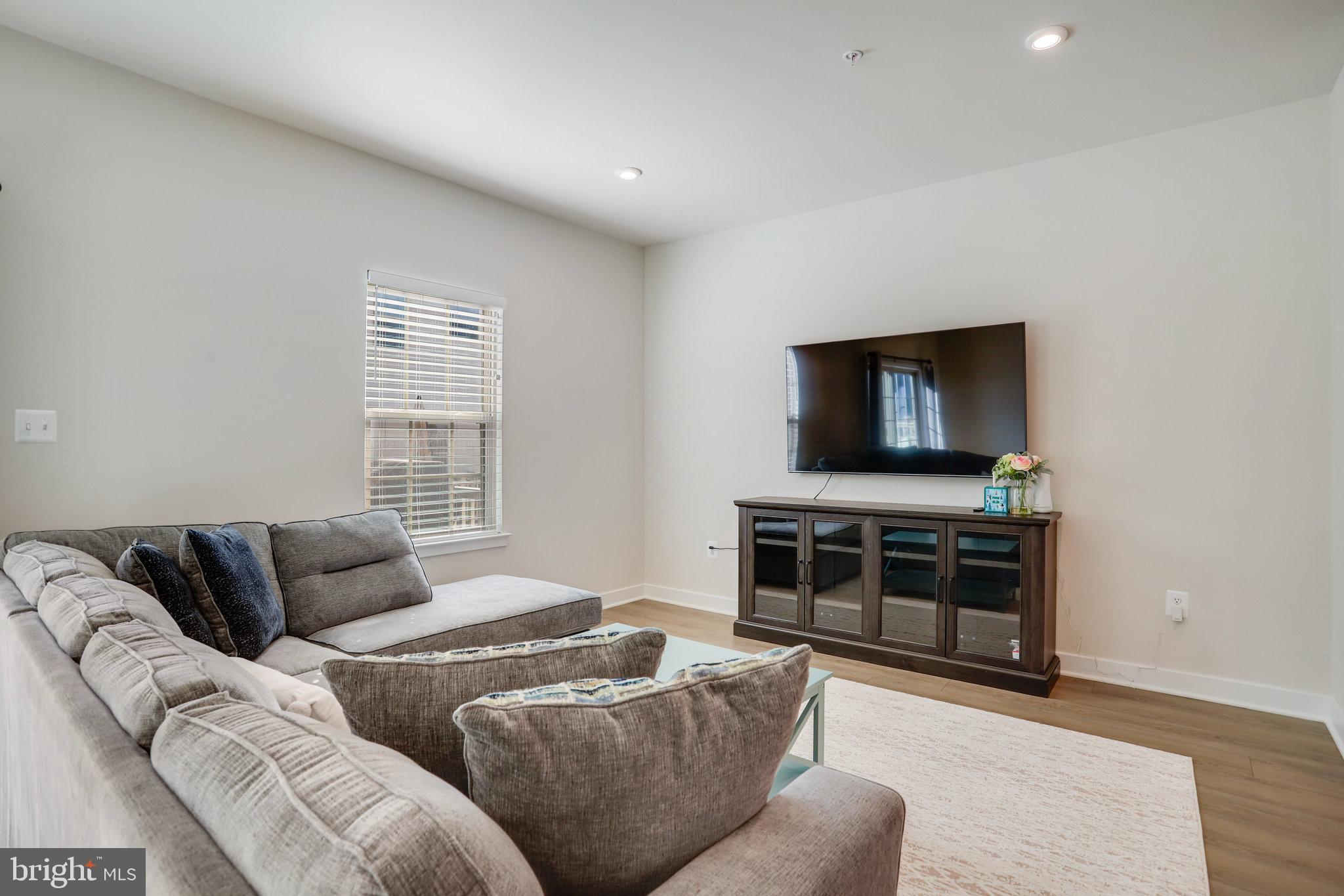 WESTSIDE - Residential