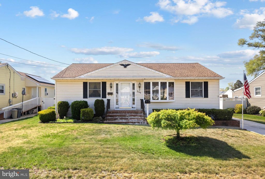 Photo of 744 W 3rd Avenue, RUNNEMEDE, NJ 08078 (MLS # NJCD2115962)