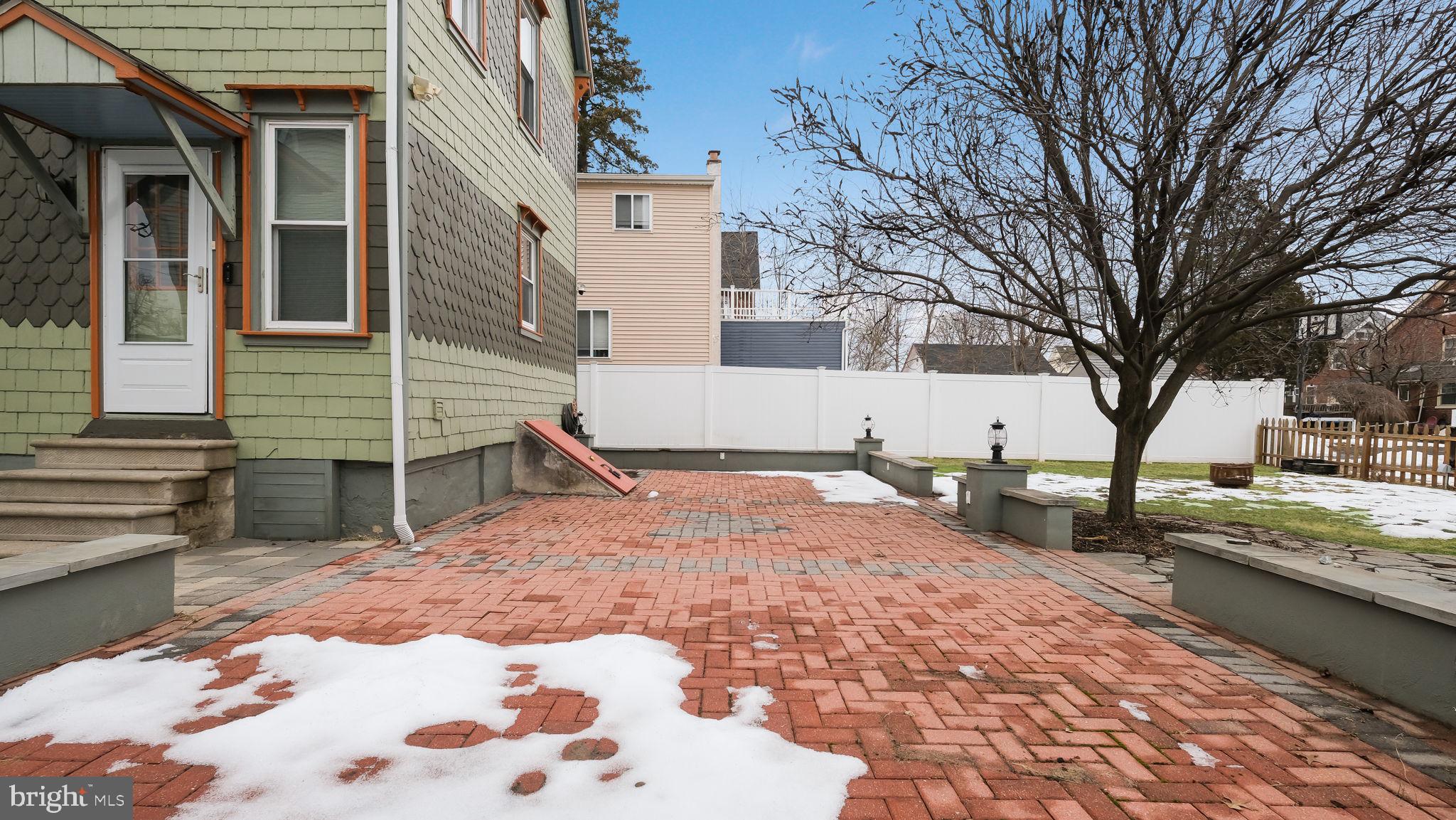 LANSDALE - Residential