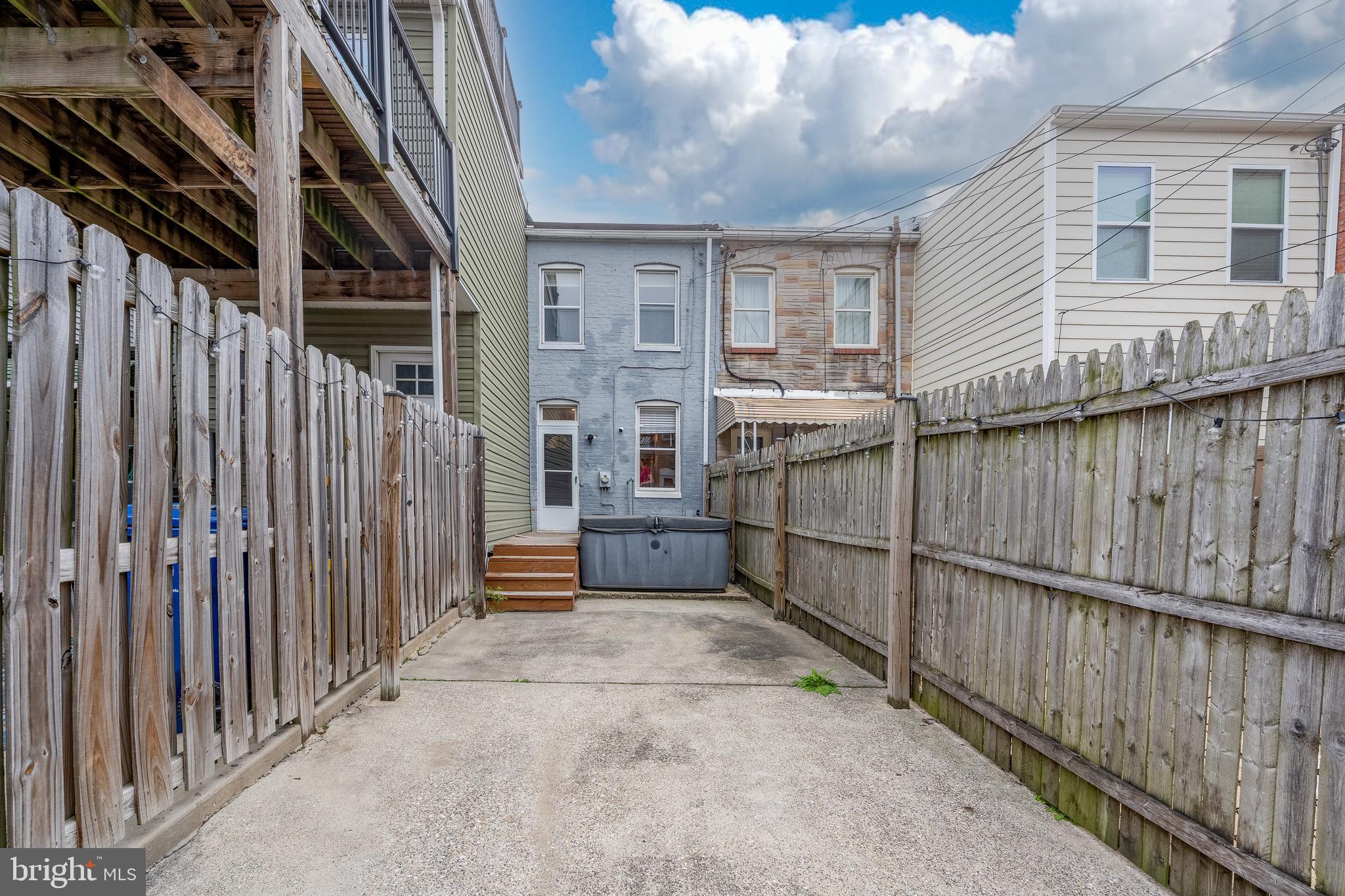 LOCUST POINT - Residential