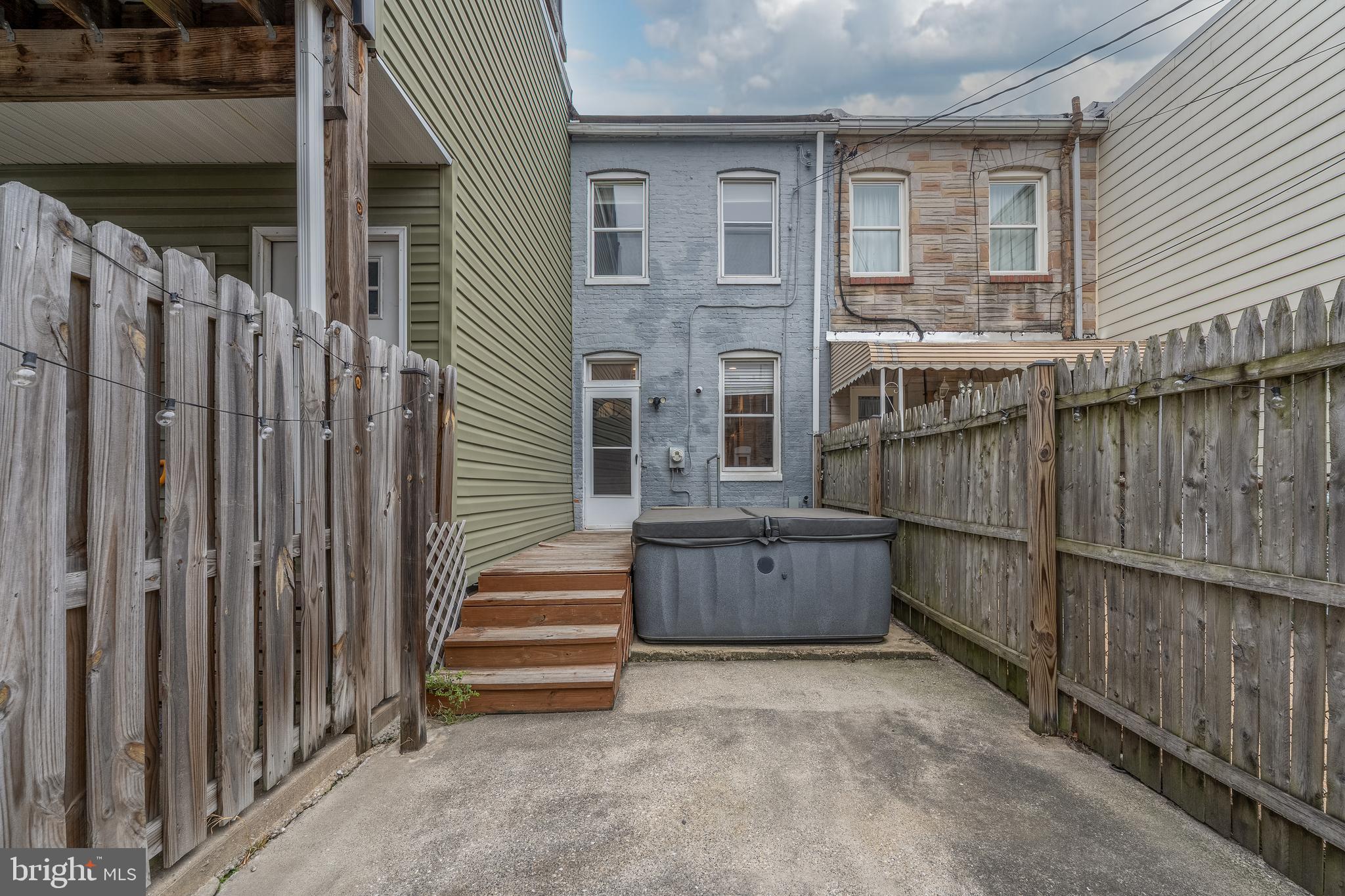 LOCUST POINT - Residential