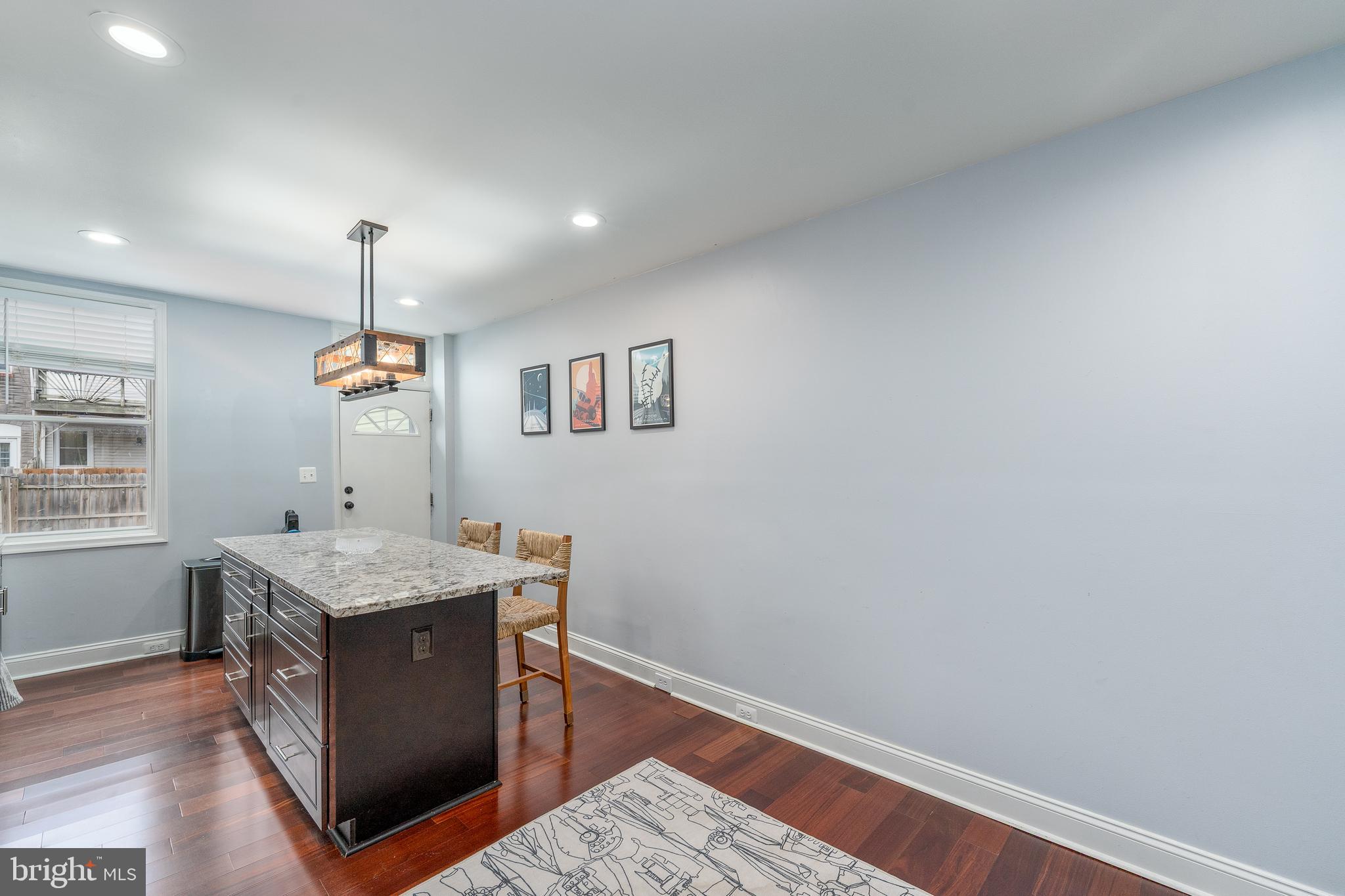 LOCUST POINT - Residential