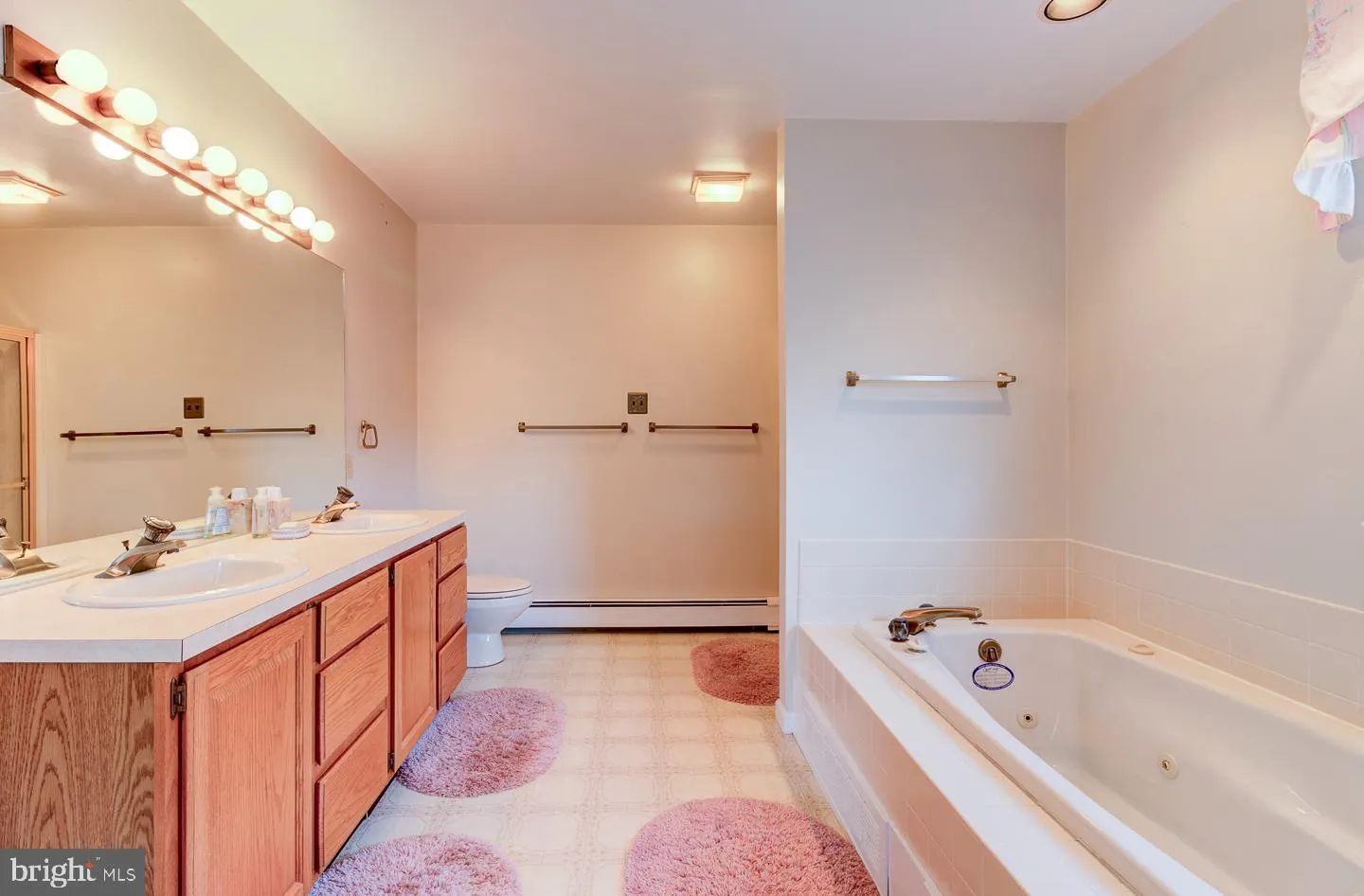 West Grove, Pennsylvania 19390, United States, 5 Bedrooms Bedrooms, ,3 BathroomsBathrooms,Residential,Pending,6823
