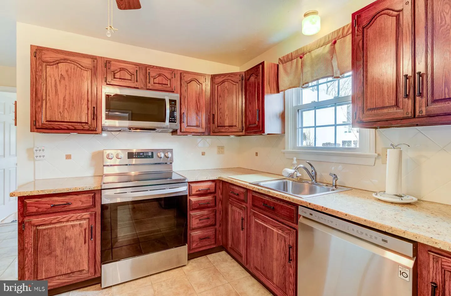 West Grove, Pennsylvania 19390, United States, 5 Bedrooms Bedrooms, ,3 BathroomsBathrooms,Residential,Pending,6823