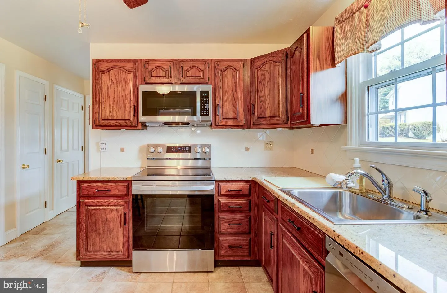 West Grove, Pennsylvania 19390, United States, 5 Bedrooms Bedrooms, ,3 BathroomsBathrooms,Residential,Pending,6823