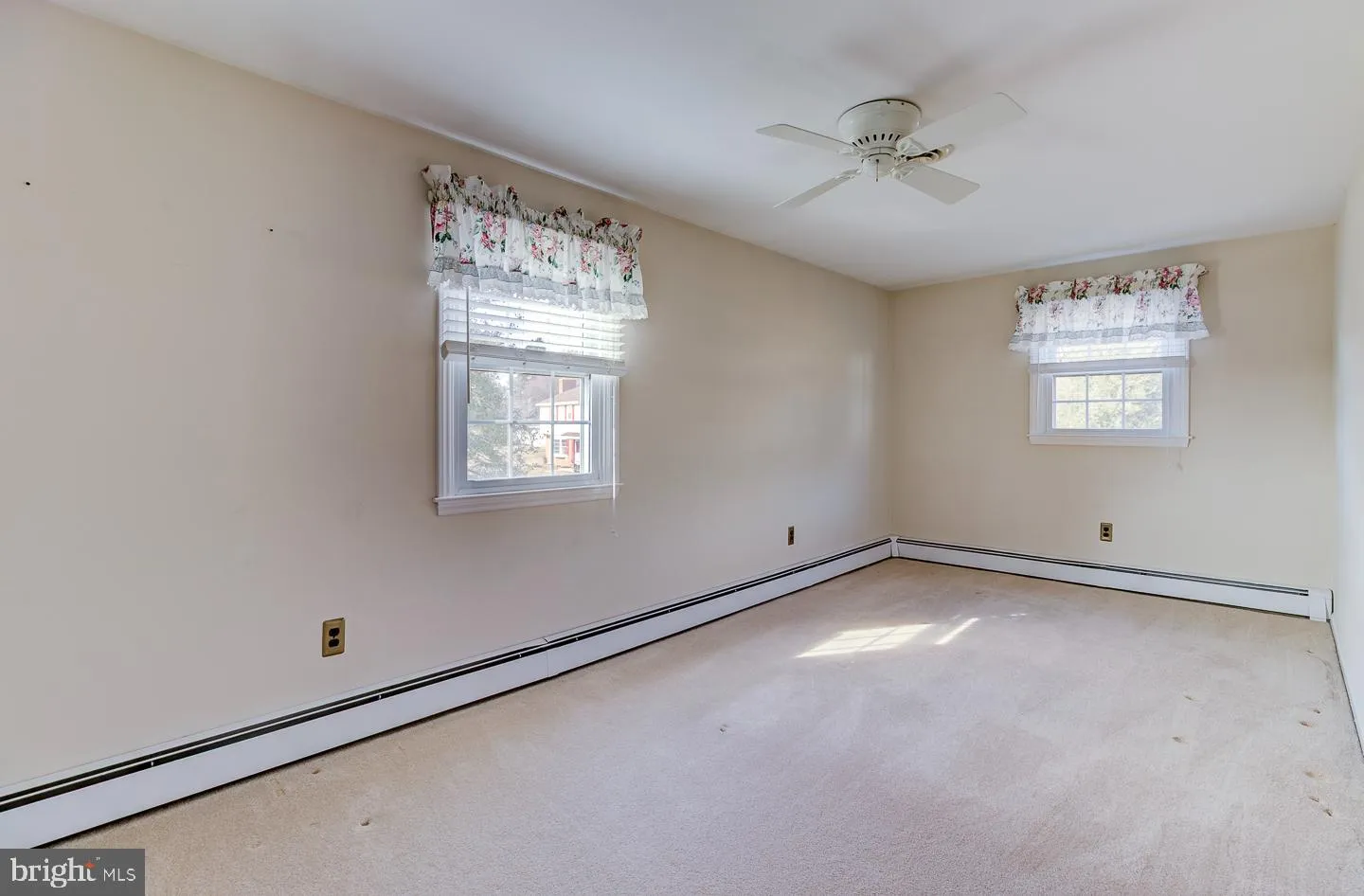 West Grove, Pennsylvania 19390, United States, 5 Bedrooms Bedrooms, ,3 BathroomsBathrooms,Residential,Pending,6823