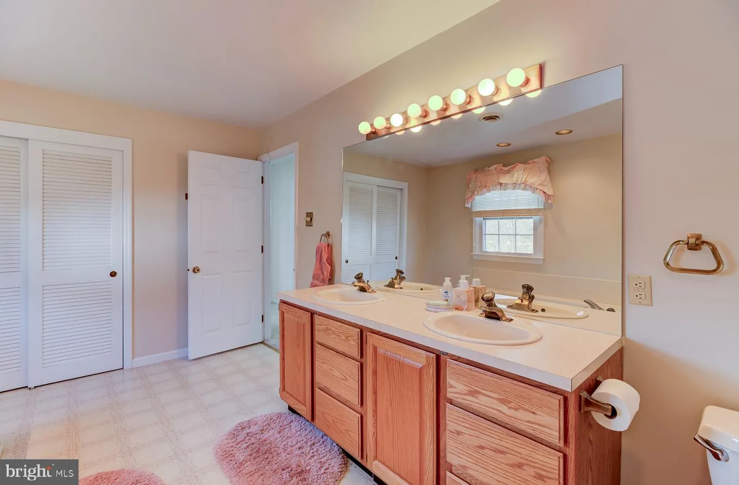 West Grove, Pennsylvania 19390, United States, 5 Bedrooms Bedrooms, ,3 BathroomsBathrooms,Residential,Pending,6823