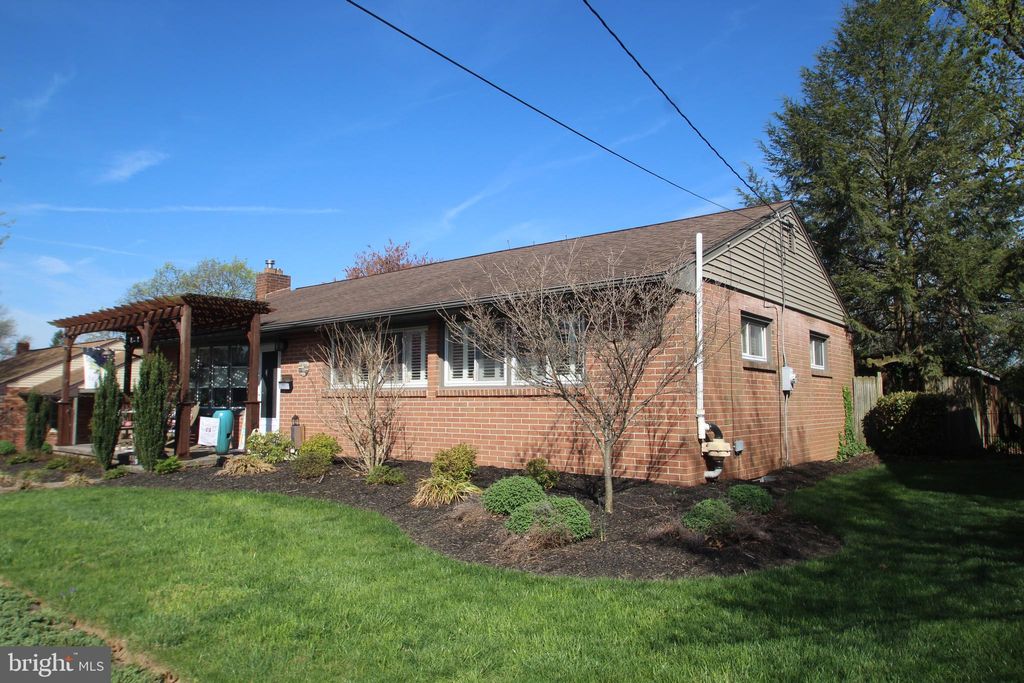 Photo of 523 E HUMMELSTOWN ST, ELIZABETHTOWN, PA 17022 (MLS # PALA2033814)