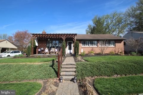 Photo of 523 E HUMMELSTOWN ST, ELIZABETHTOWN, PA 17022 (MLS # PALA2033814)