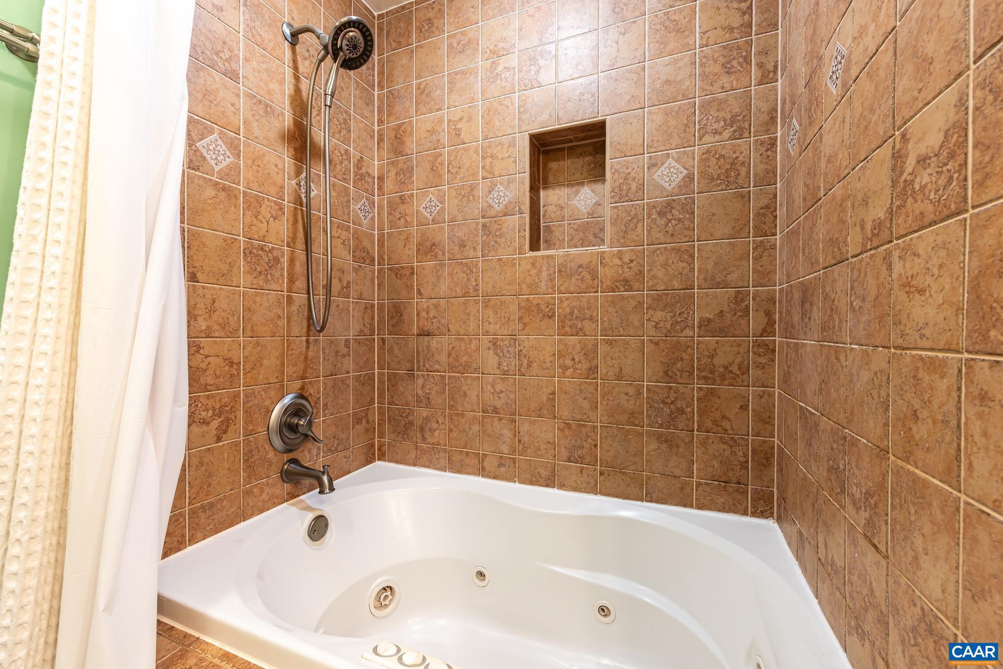 GOLDEN HILLS - Residential