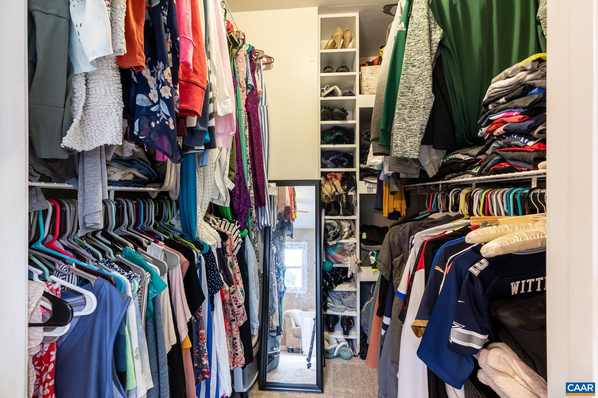 GOLDEN HILLS - Residential