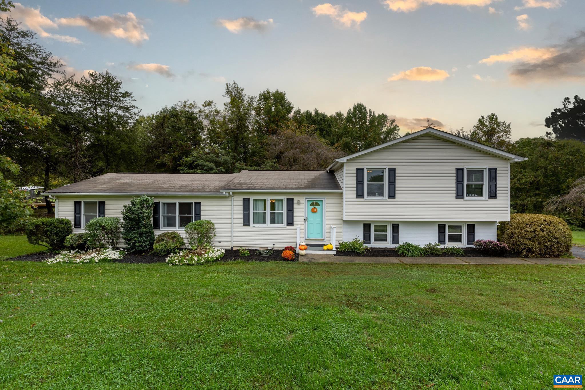 GOLDEN HILLS - Residential