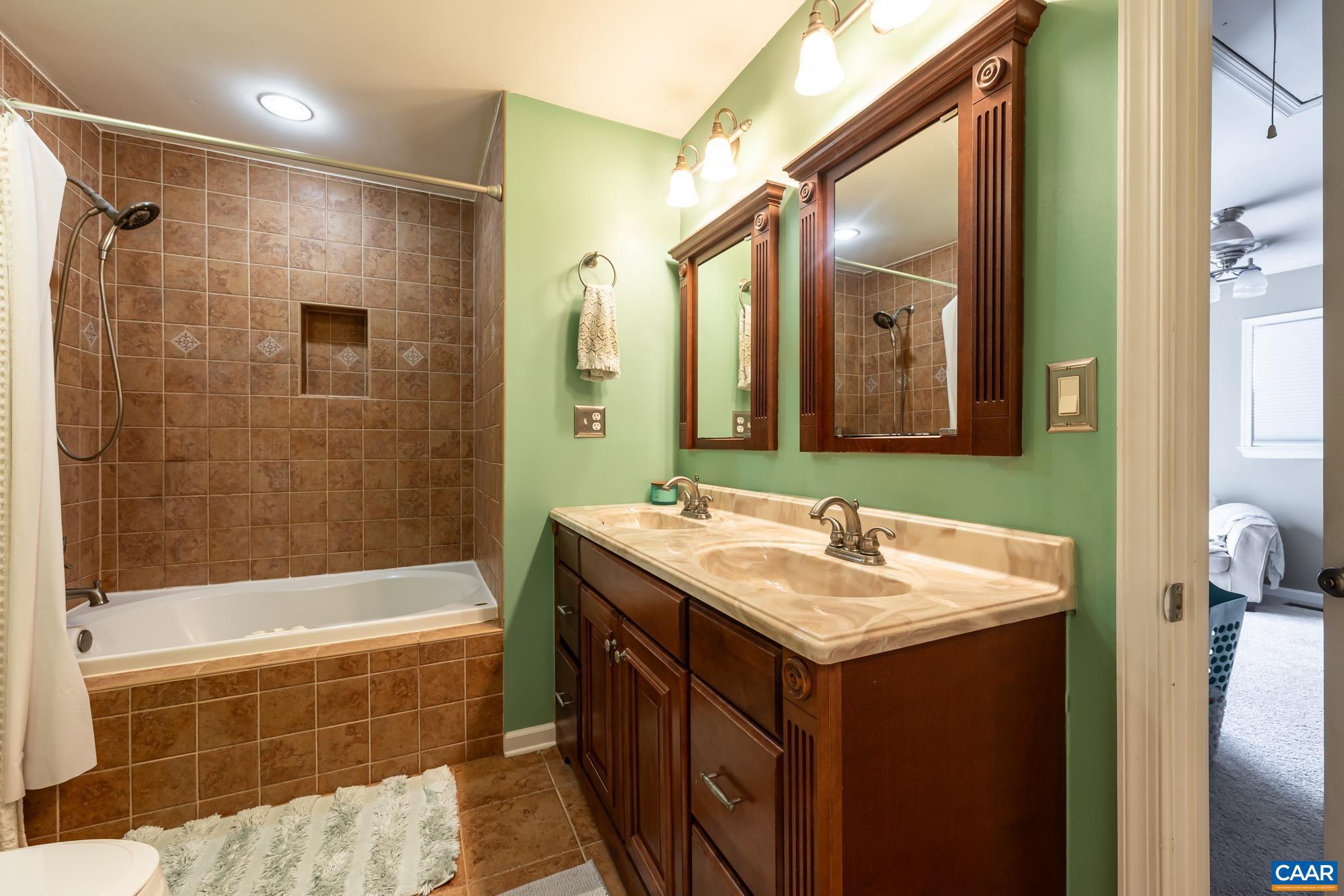 GOLDEN HILLS - Residential