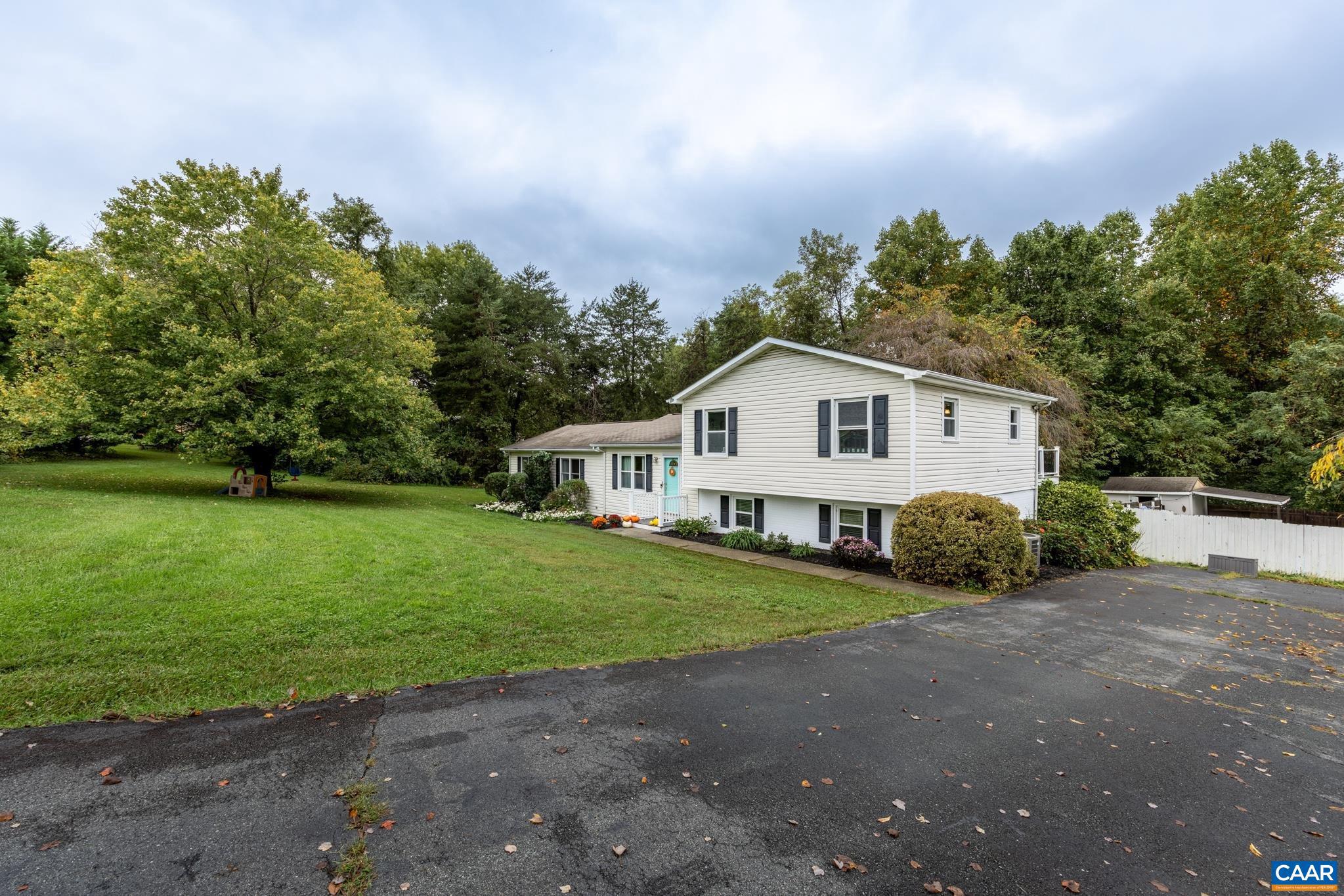 GOLDEN HILLS - Residential