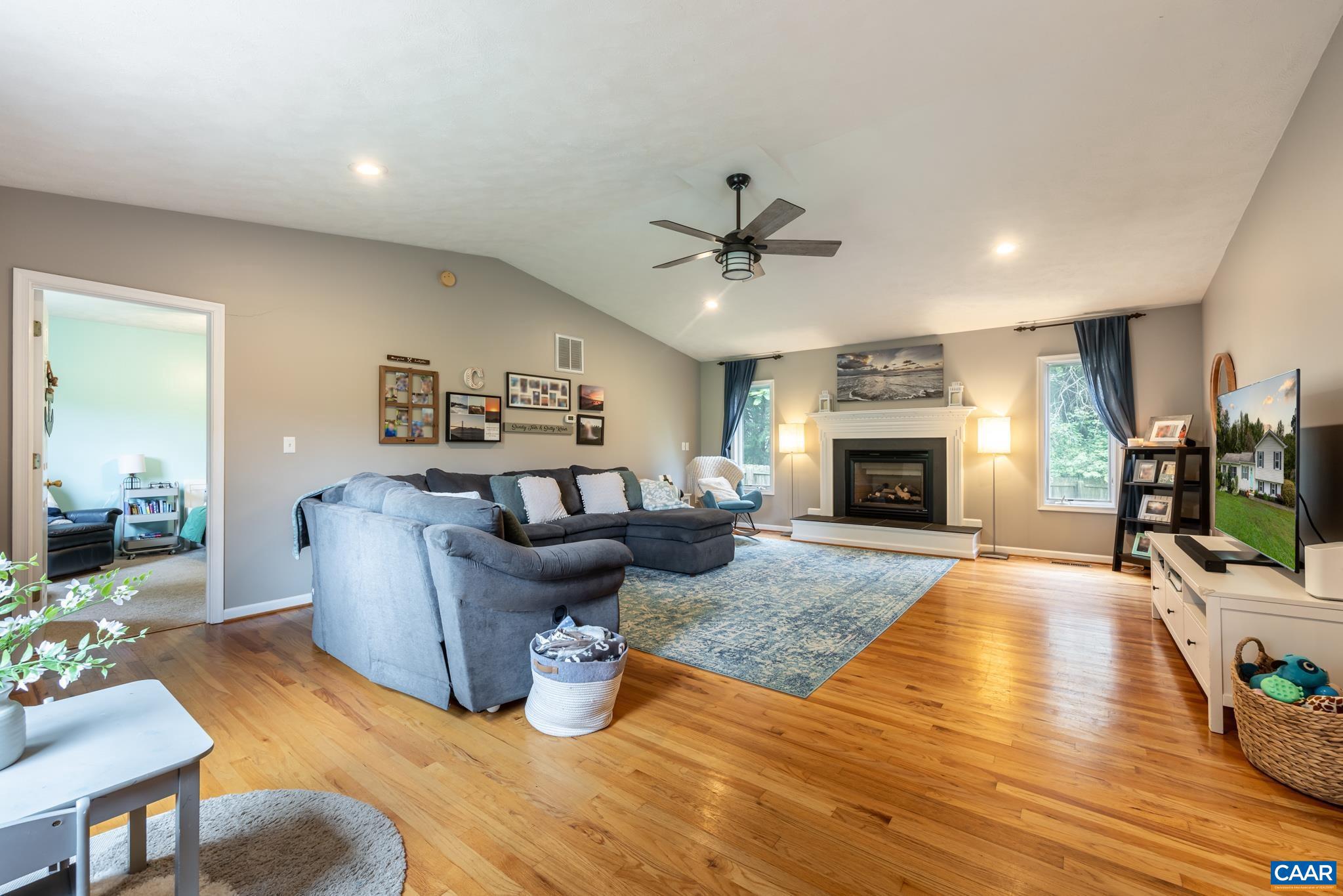 GOLDEN HILLS - Residential