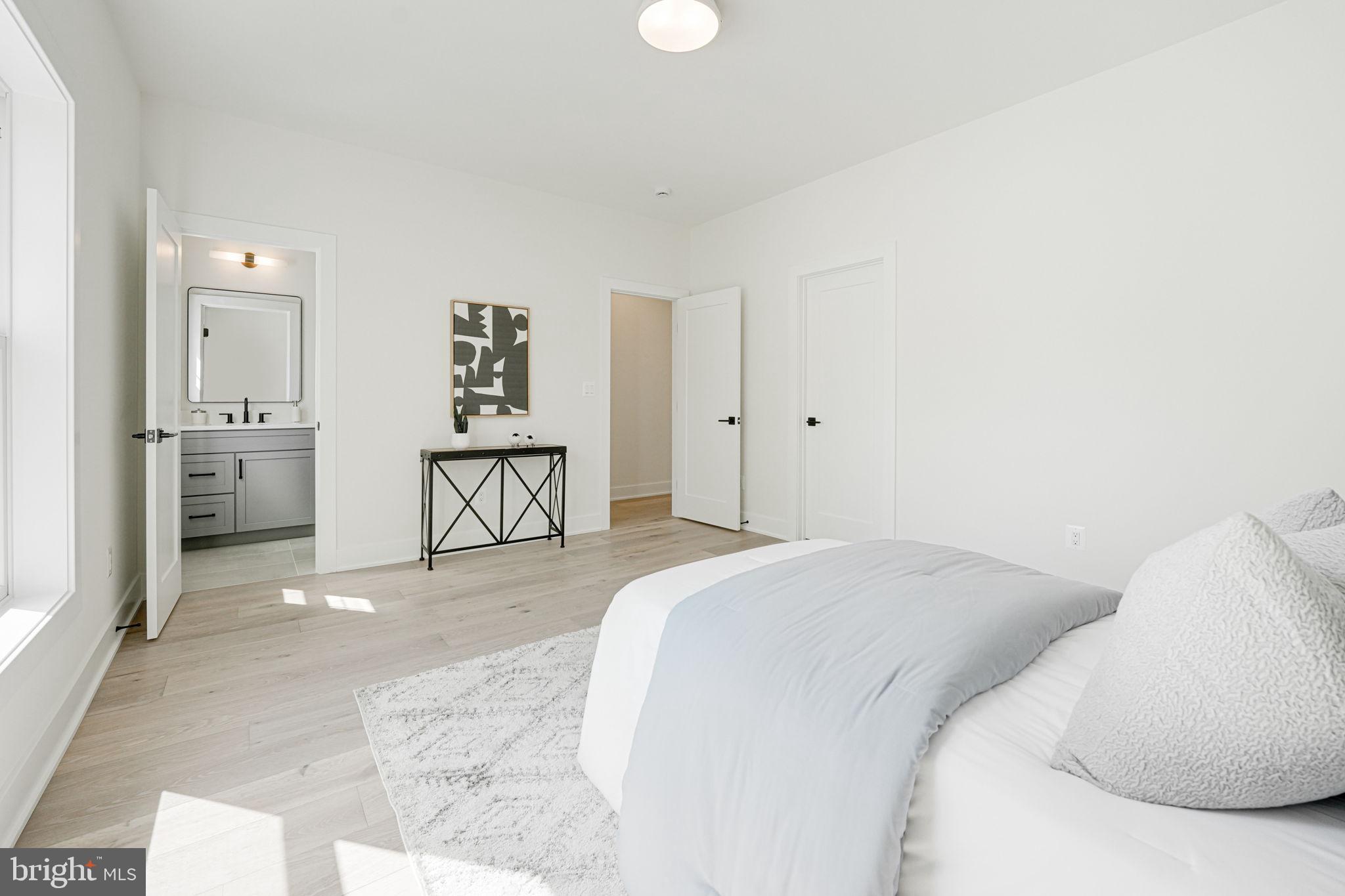 DONNA LEE GARDENS - Residential