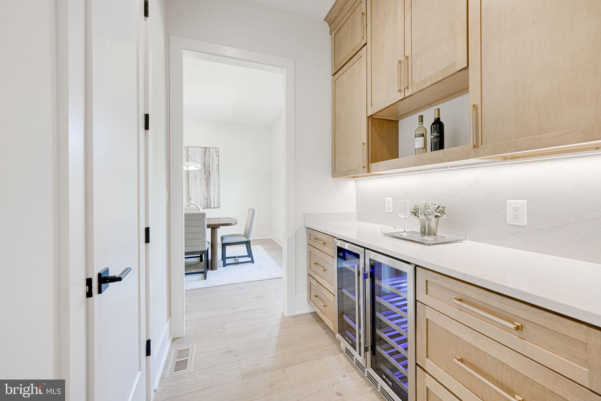 DONNA LEE GARDENS - Residential