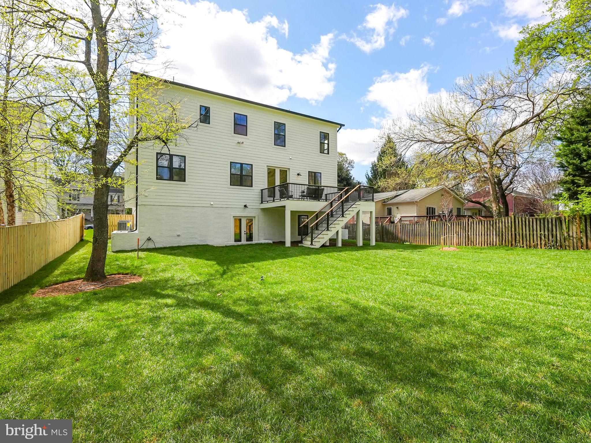 DONNA LEE GARDENS - Residential