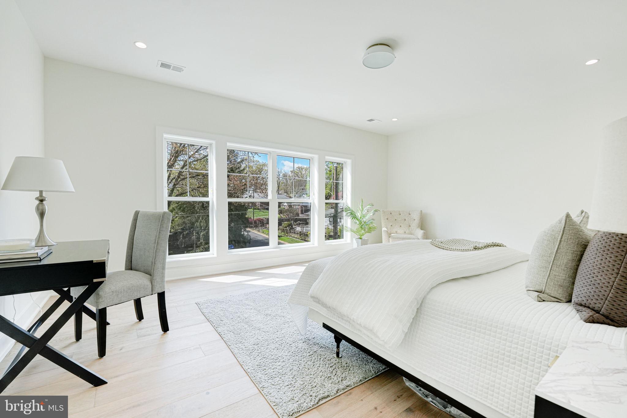 DONNA LEE GARDENS - Residential