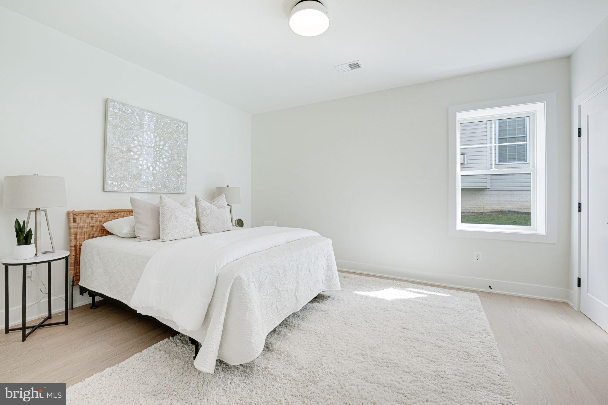 DONNA LEE GARDENS - Residential