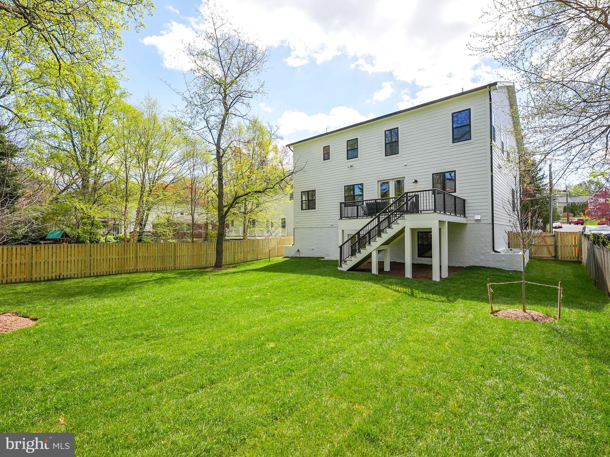 DONNA LEE GARDENS - Residential