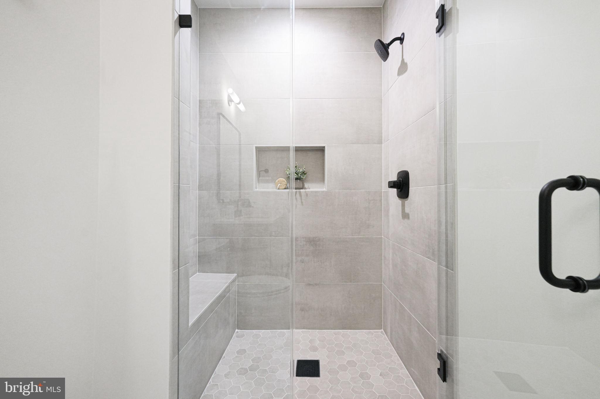 DONNA LEE GARDENS - Residential