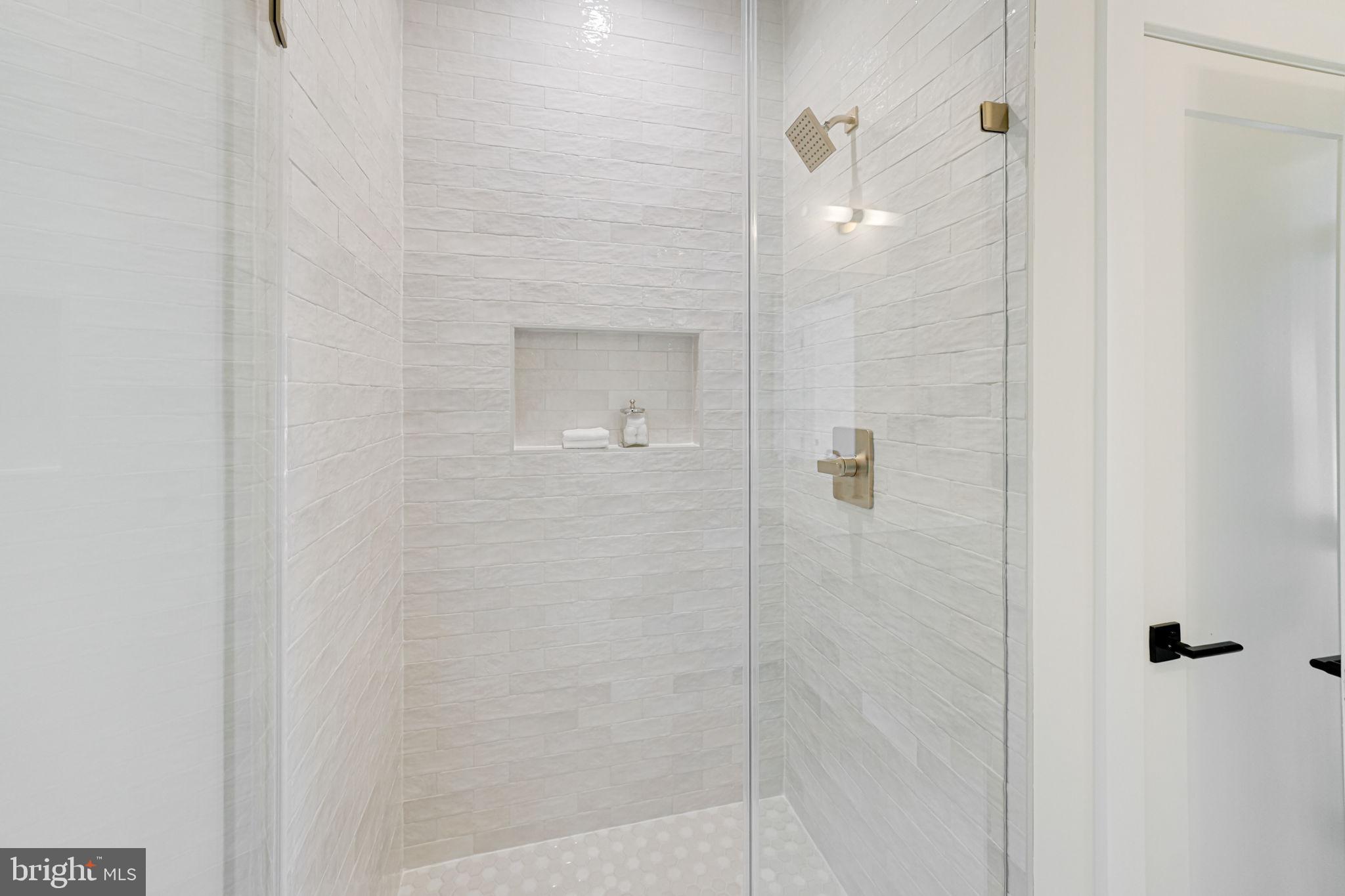 DONNA LEE GARDENS - Residential