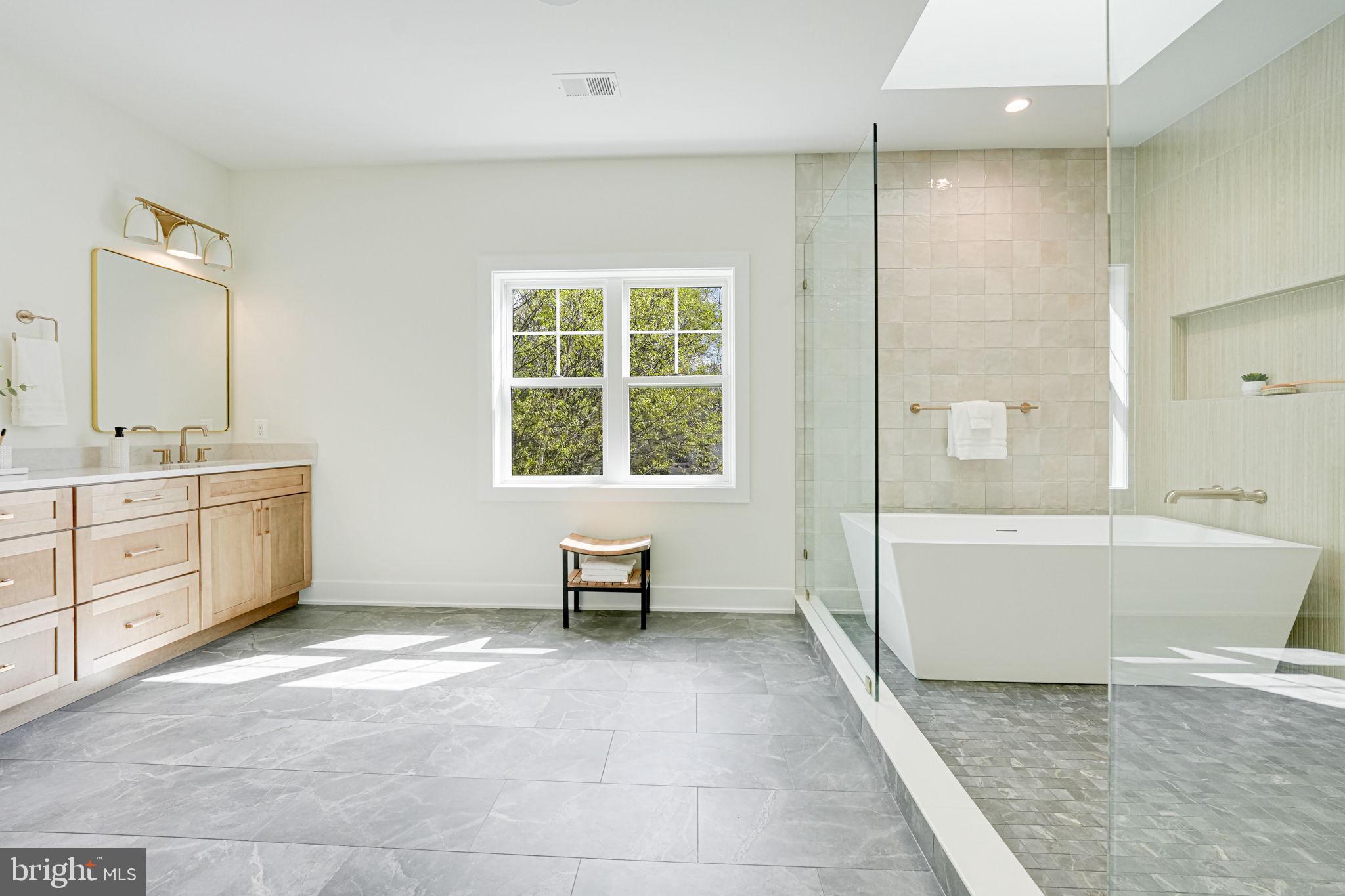 DONNA LEE GARDENS - Residential