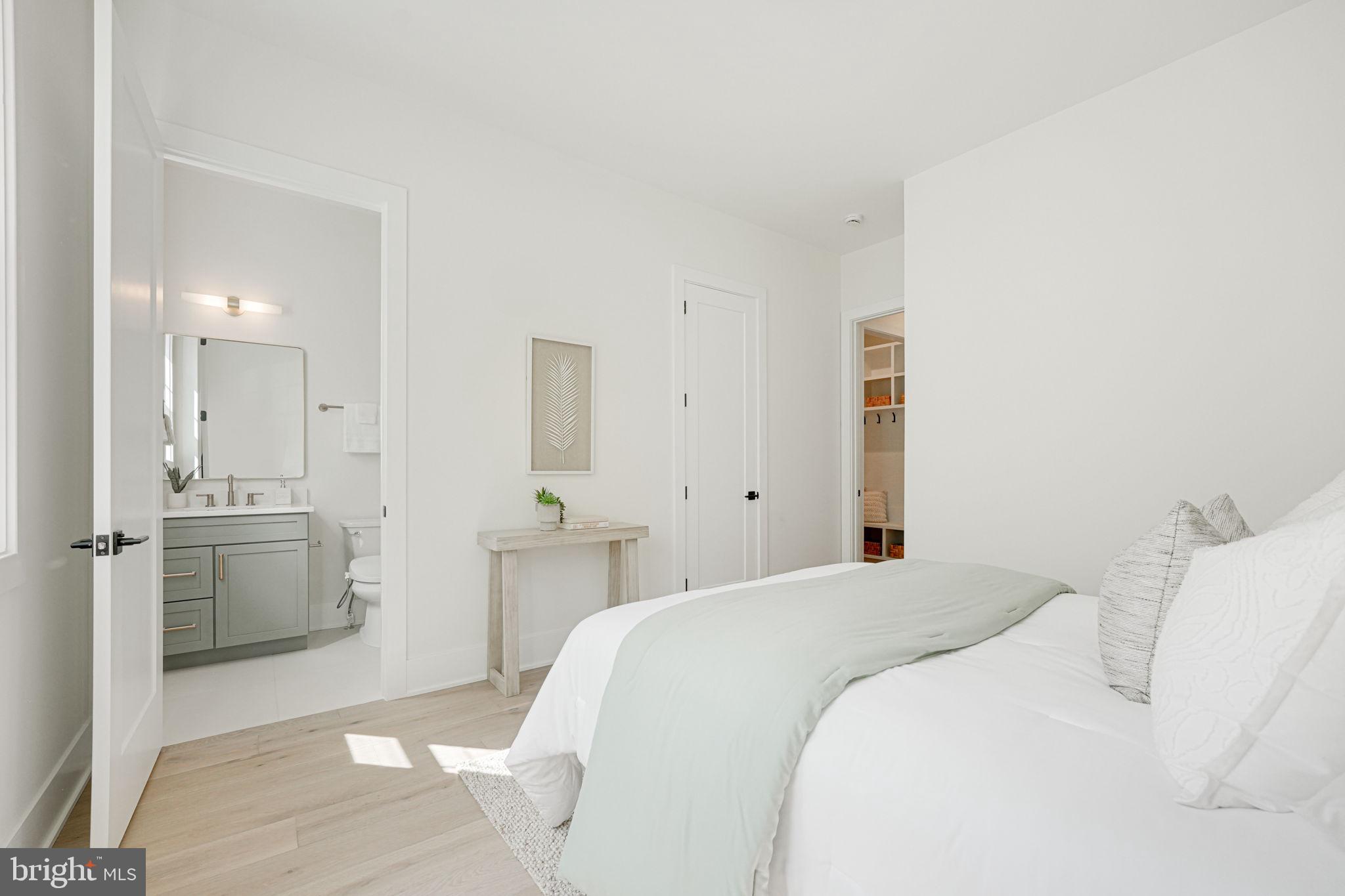 DONNA LEE GARDENS - Residential