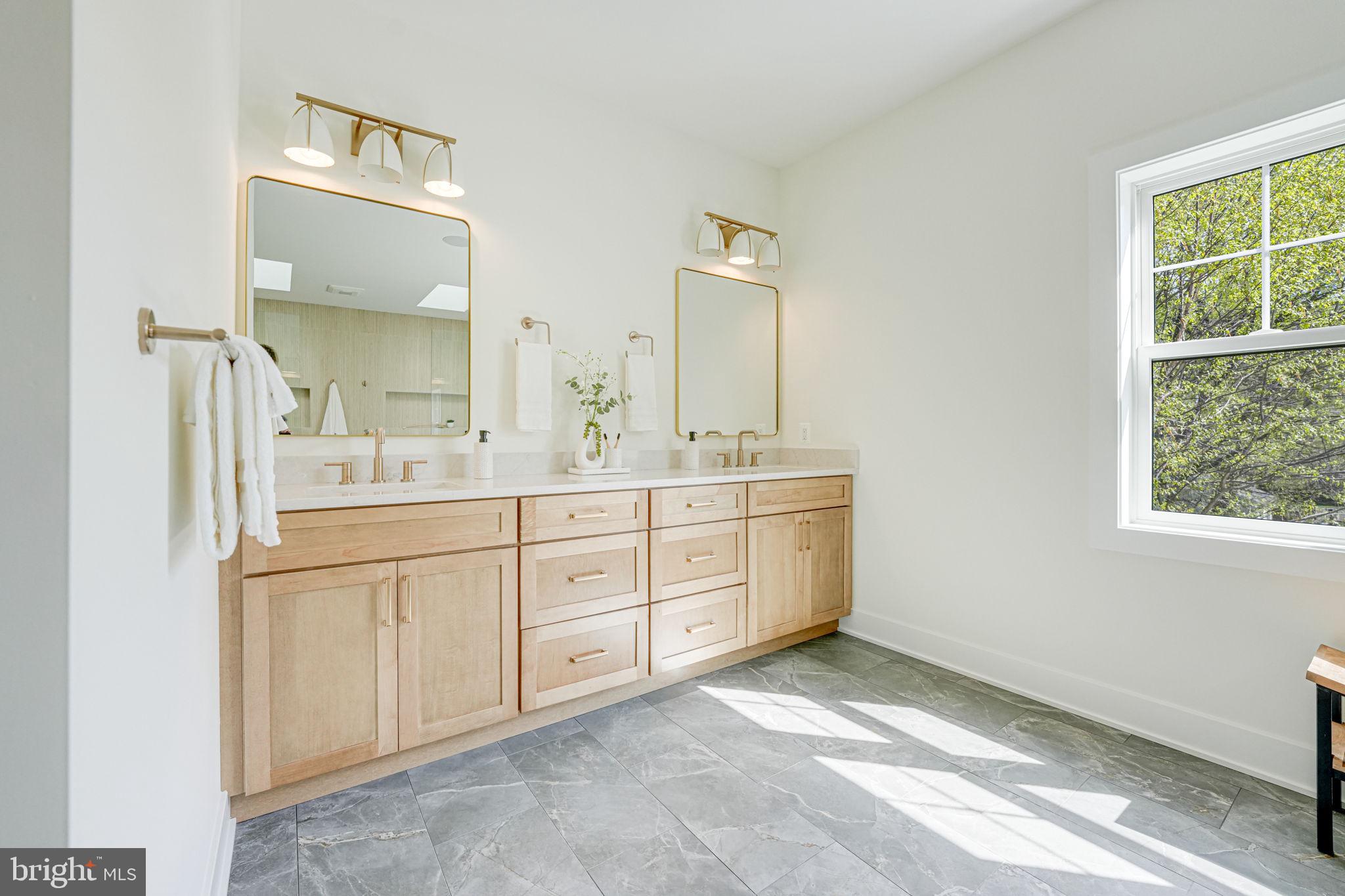 DONNA LEE GARDENS - Residential