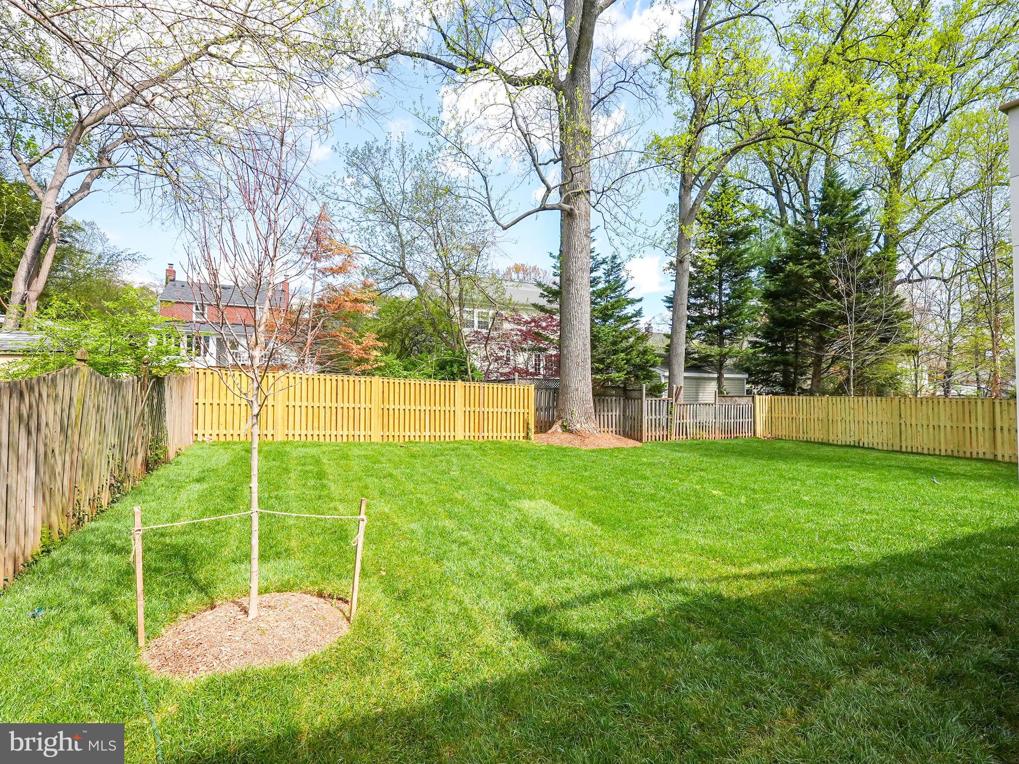 DONNA LEE GARDENS - Residential